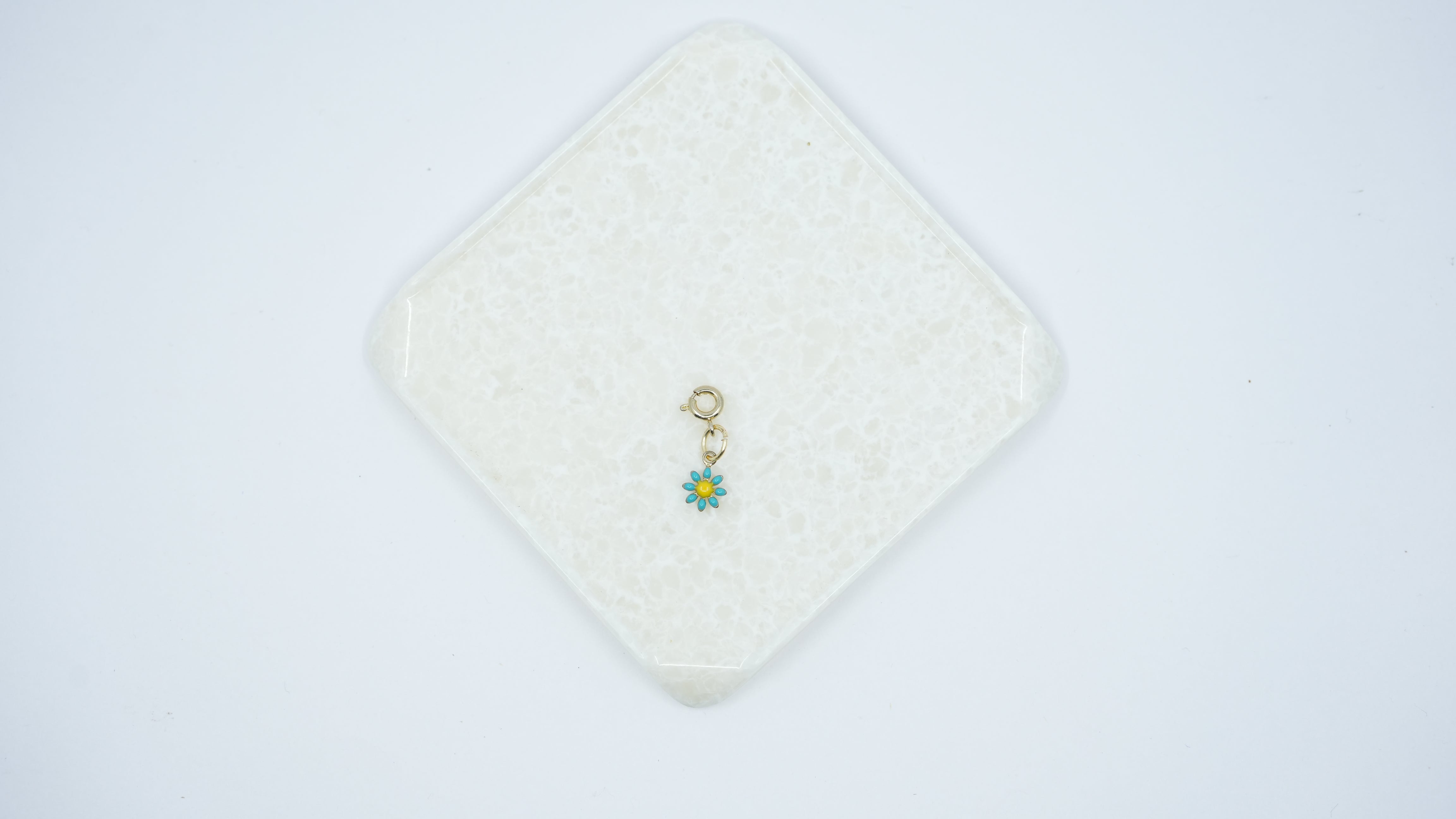 Daisy Blue Charm