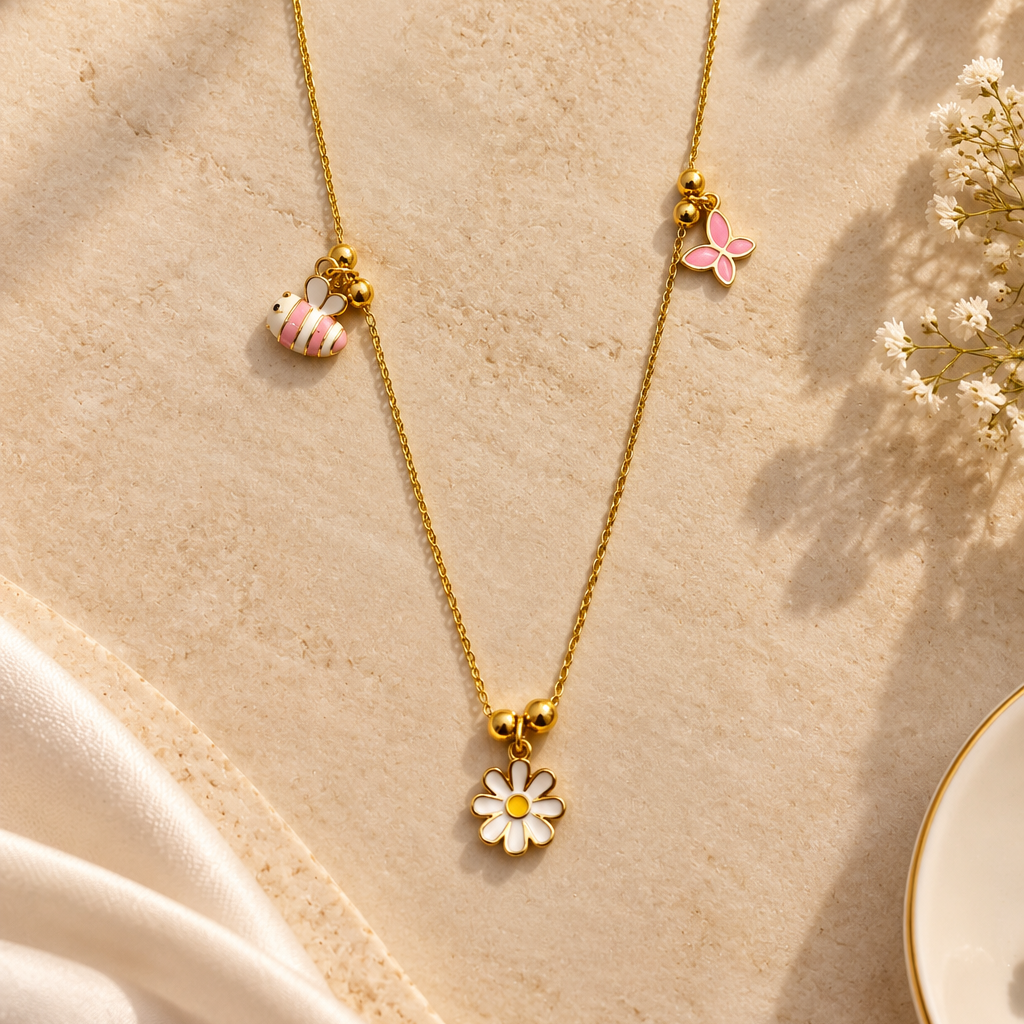 Daisy Bee Charm Gold Necklace