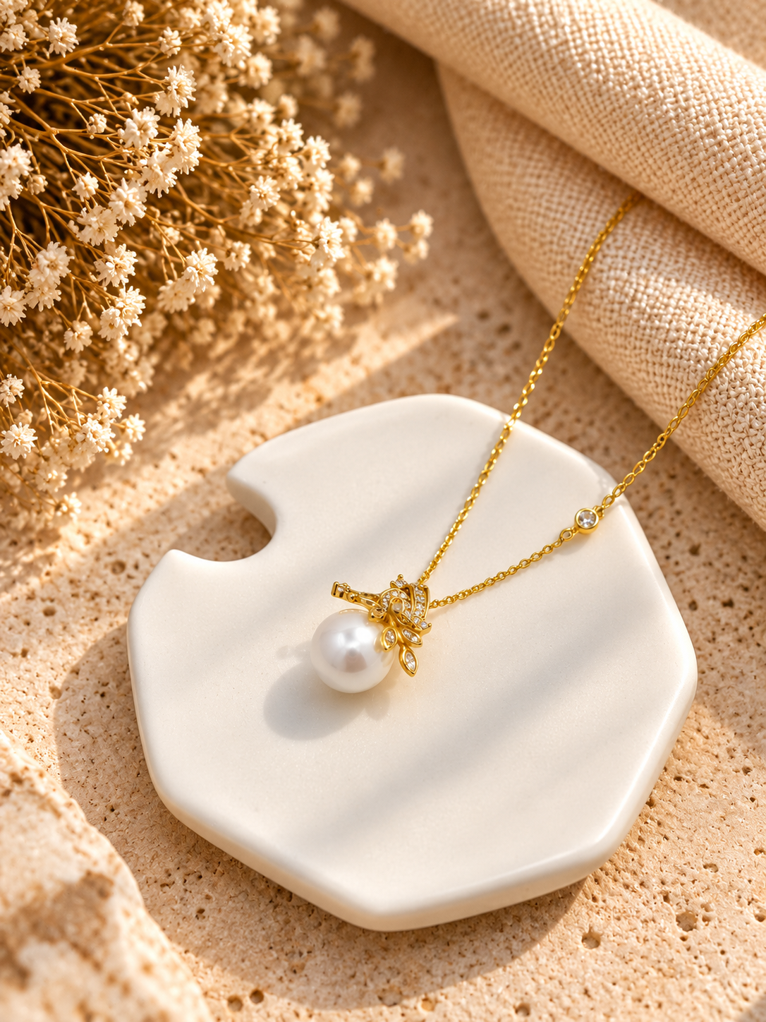 Elara Pearl Fleur Pendant Necklace