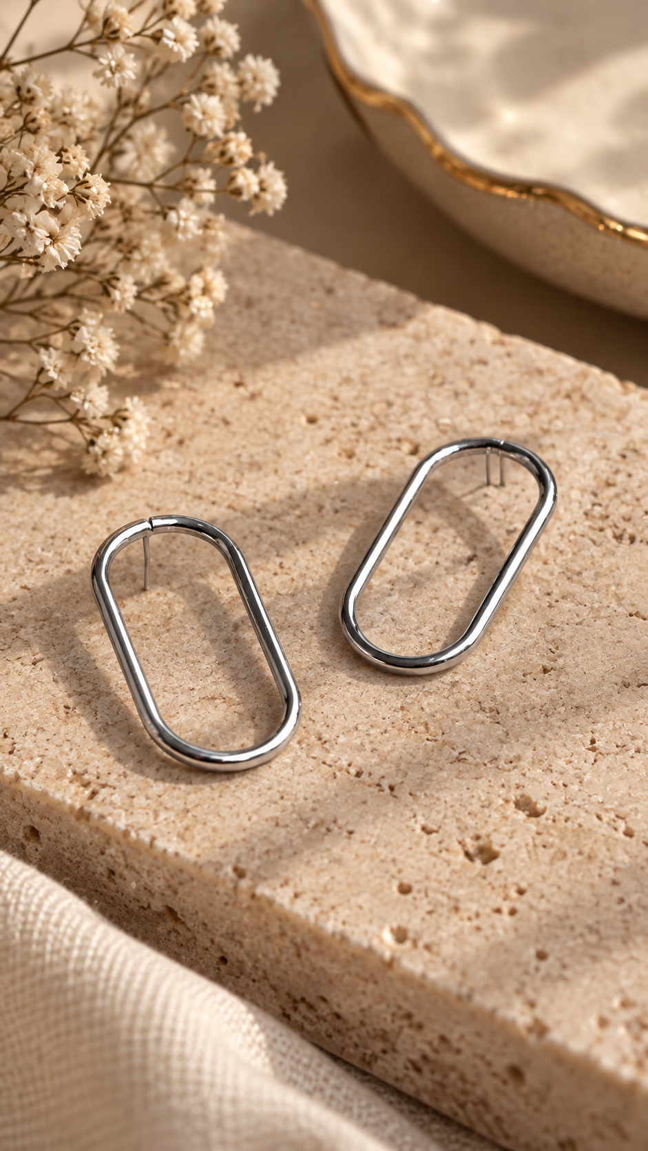 Minimalist Oval Hoop Earrings for Everyday Wear