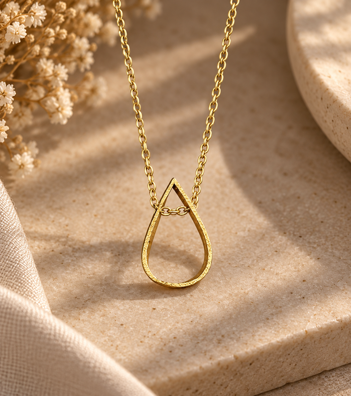 Dainty Teardrop Pendant Necklace