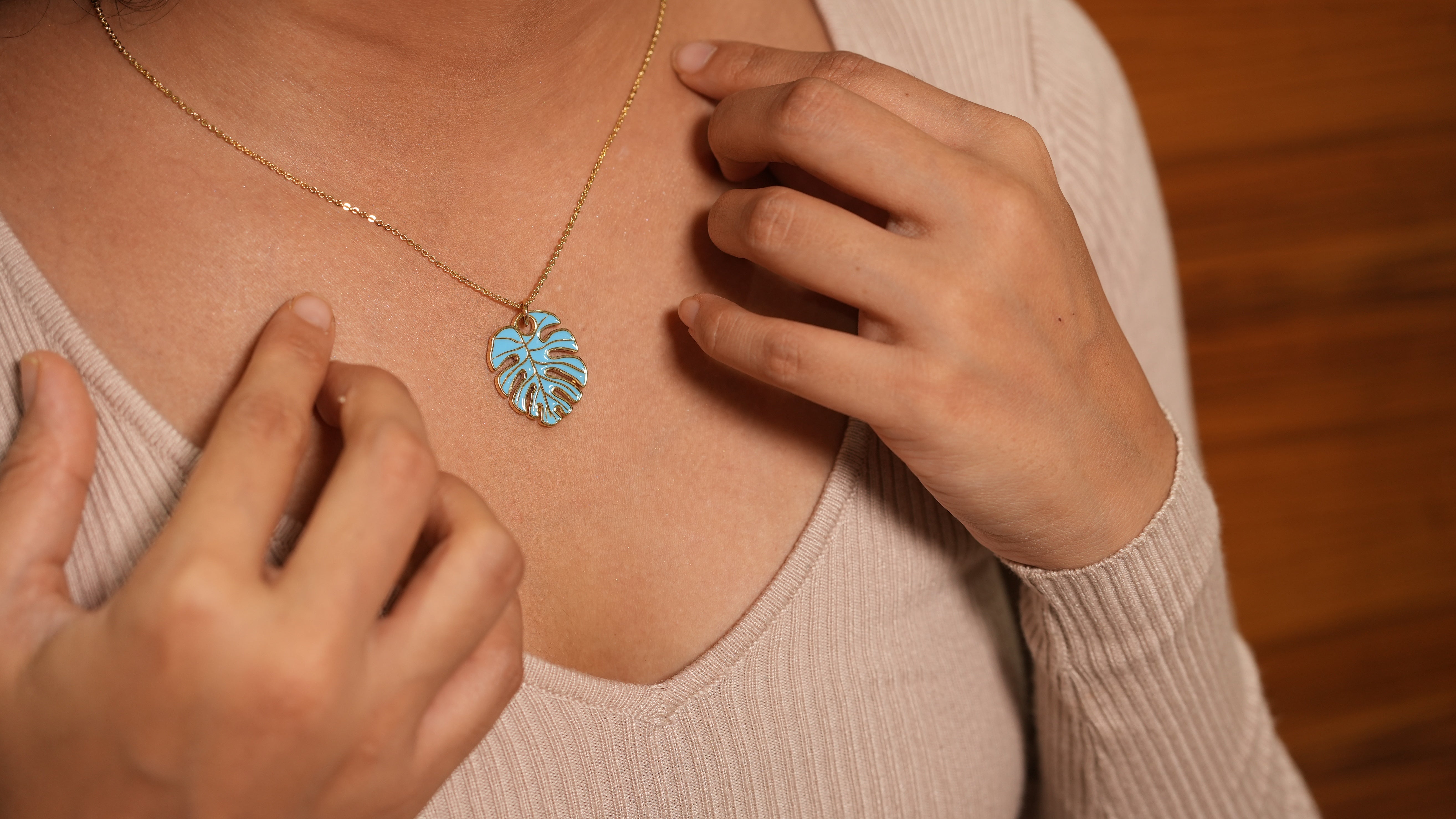 Leaf of earth Blue necklace