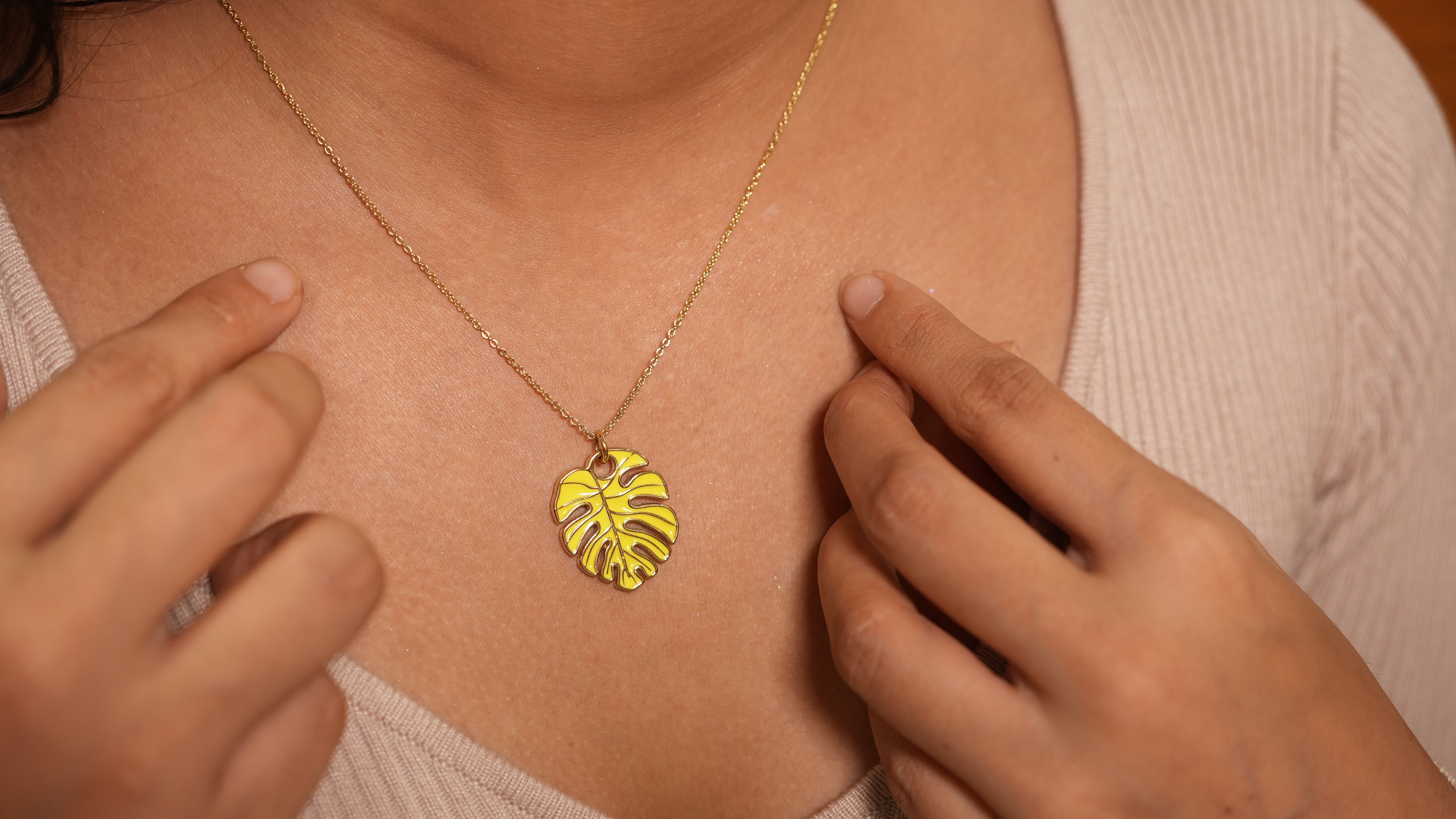 Leaf of earth Blue necklace