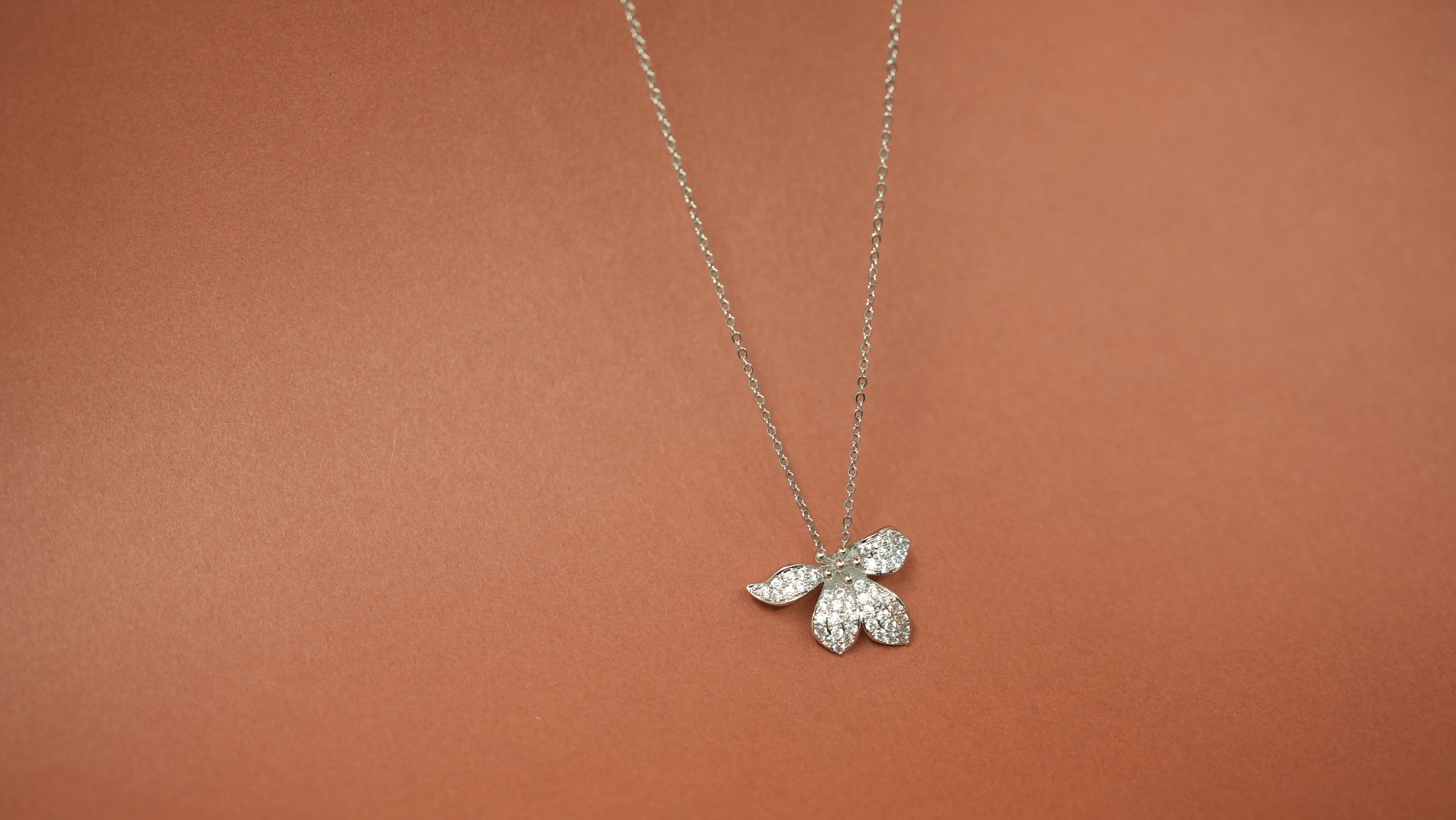 Buzz Bloom Necklace Silver