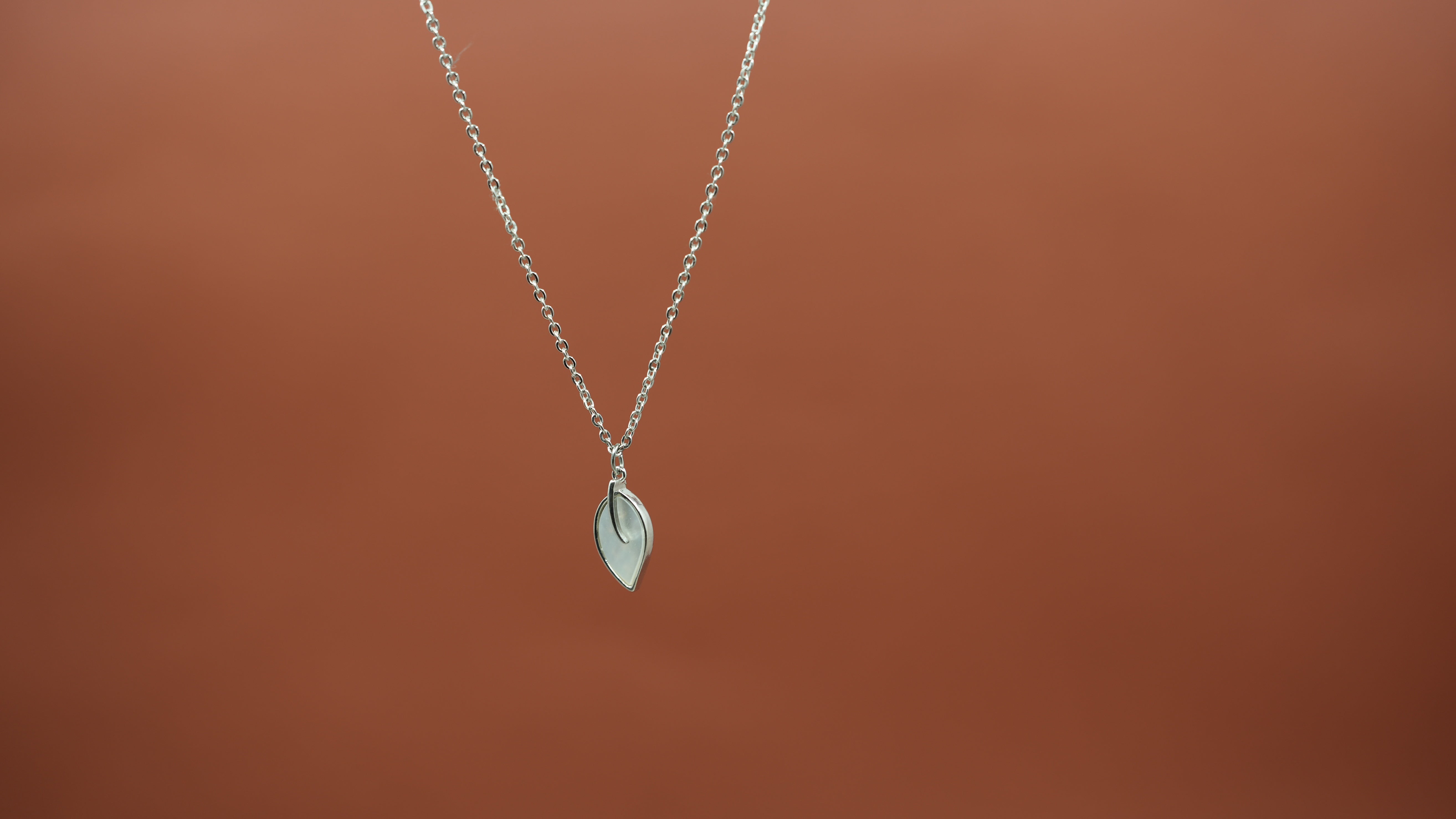 Leaf Let Lustre necklace