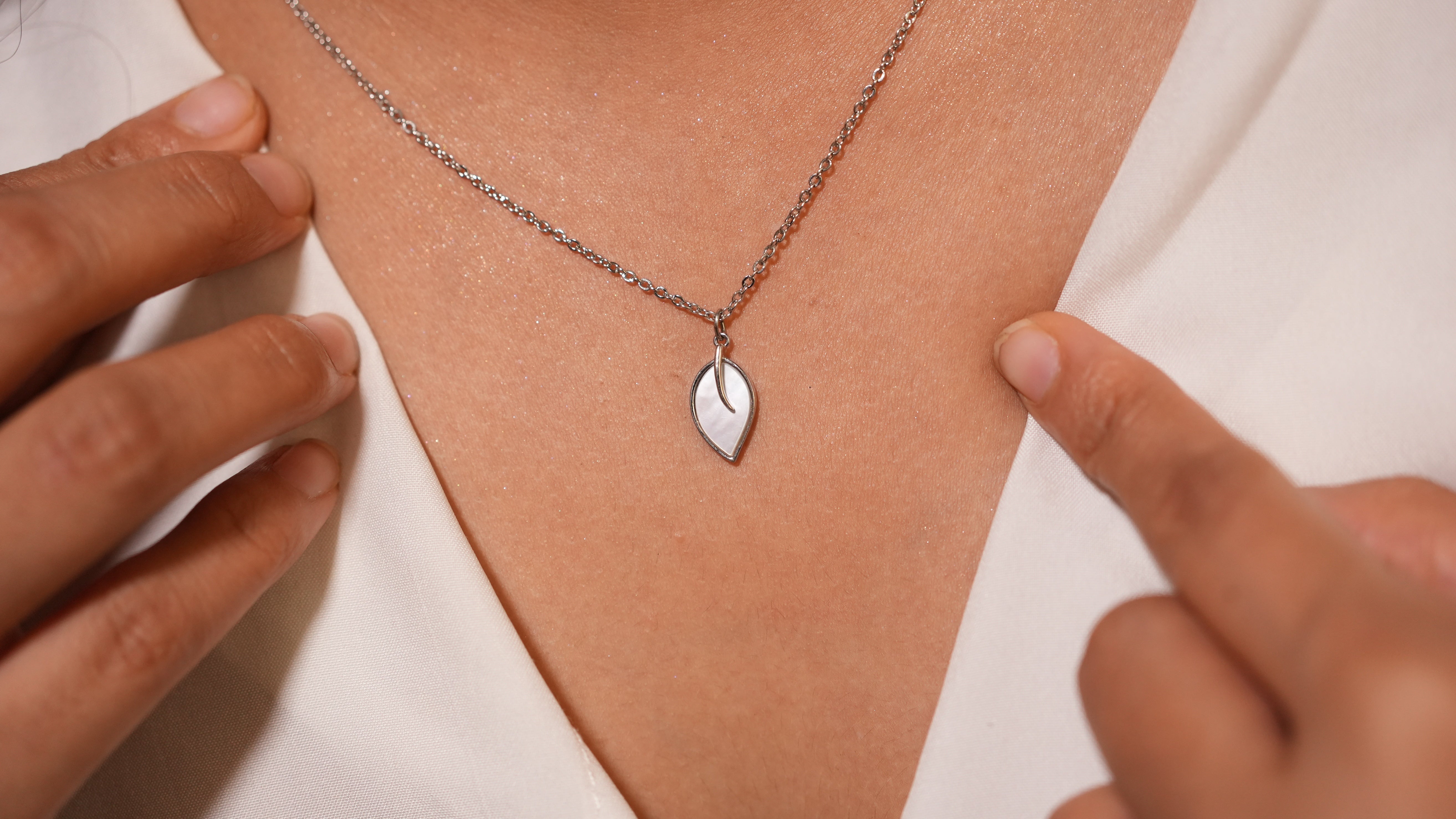 Leaf Let Lustre necklace