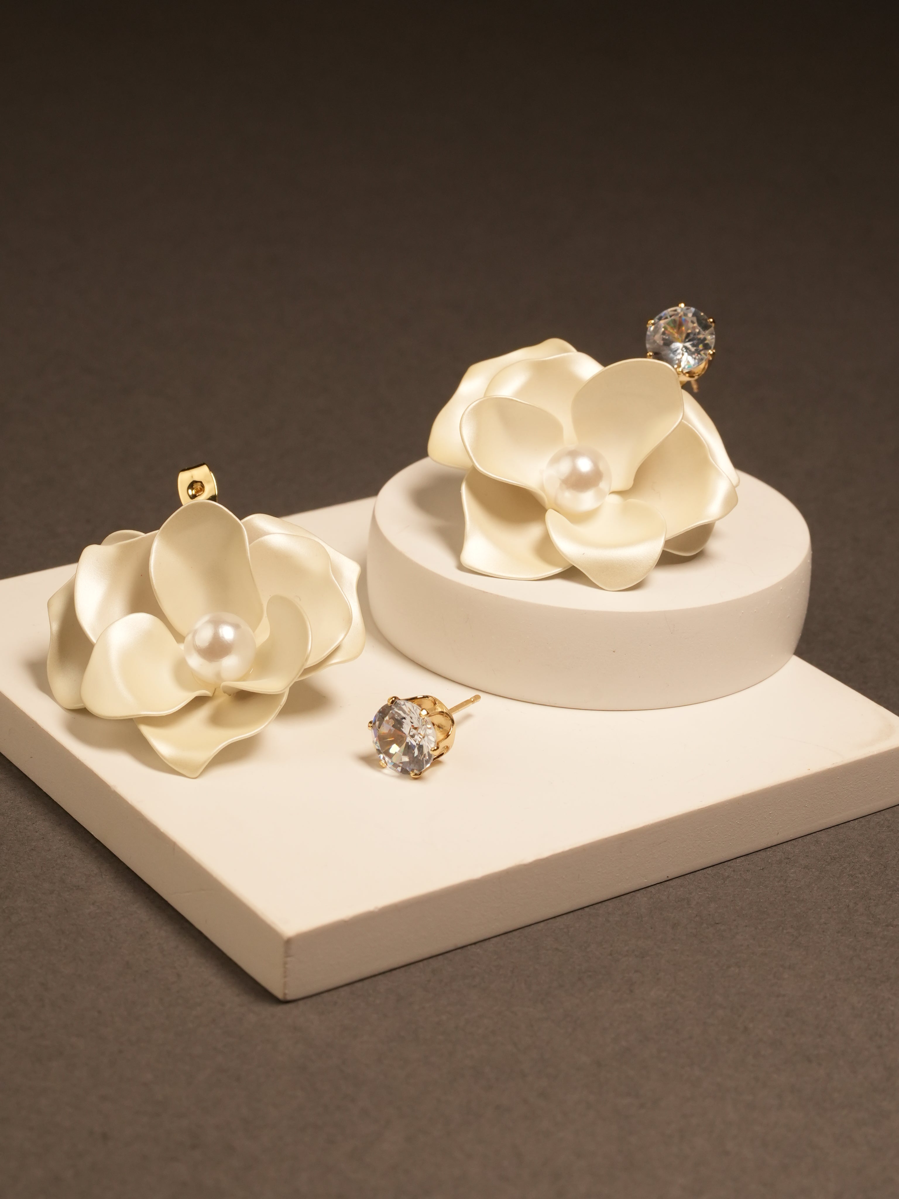 Moon flower white