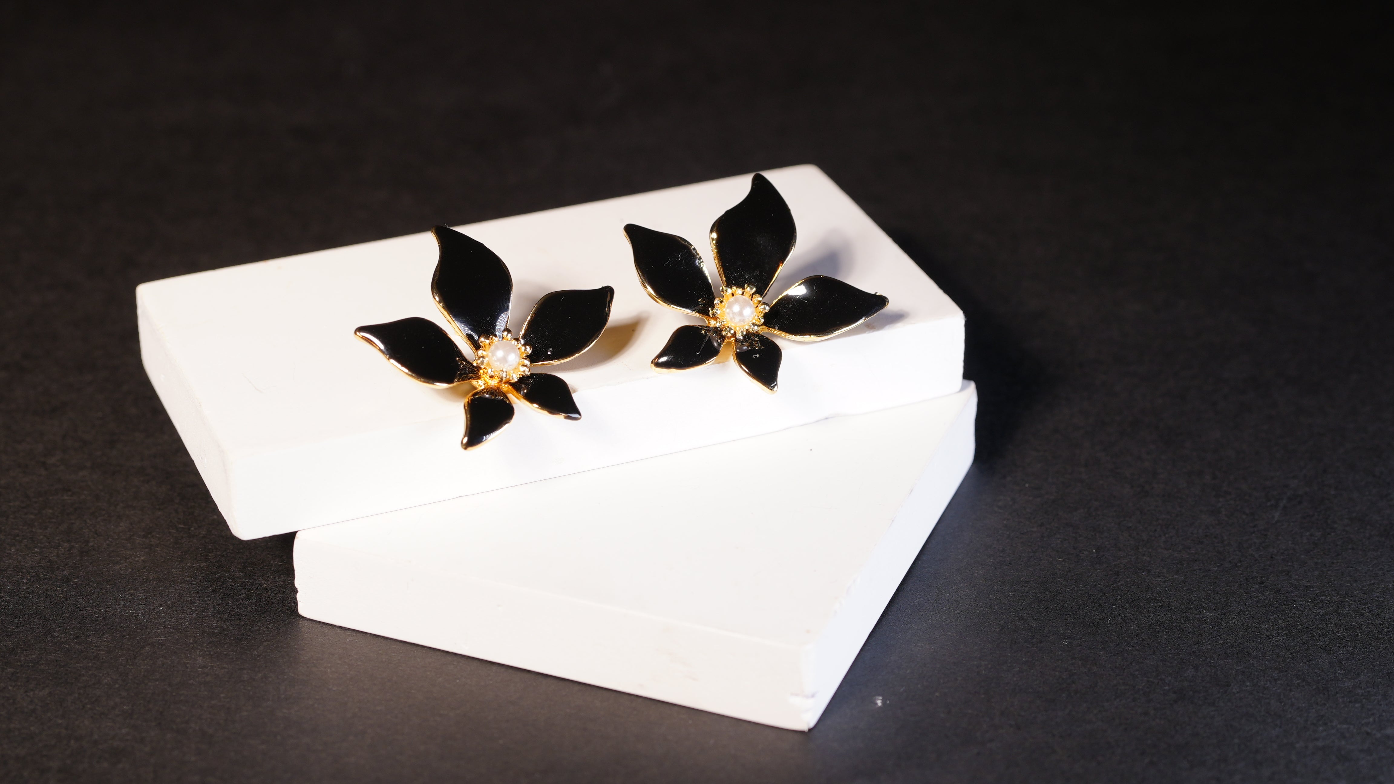 Noir eccestra bloom