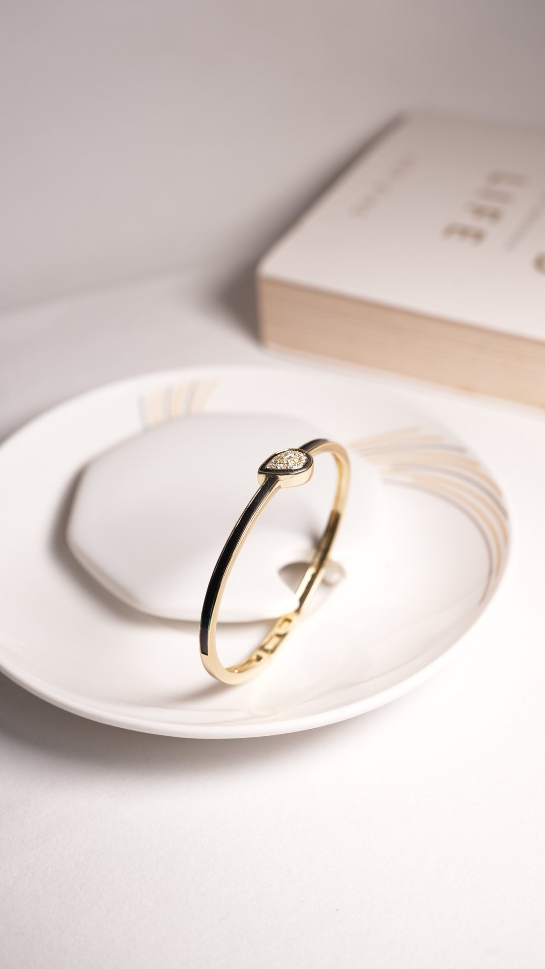 Noir shine drop bracelet