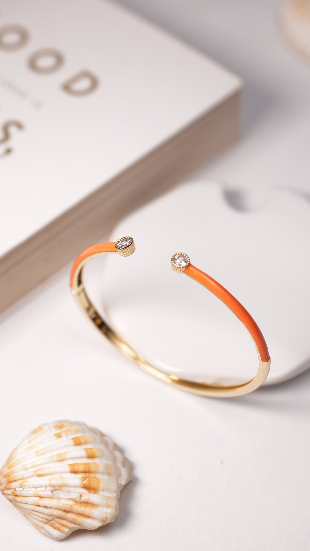 Coral glimmer tip bracelet