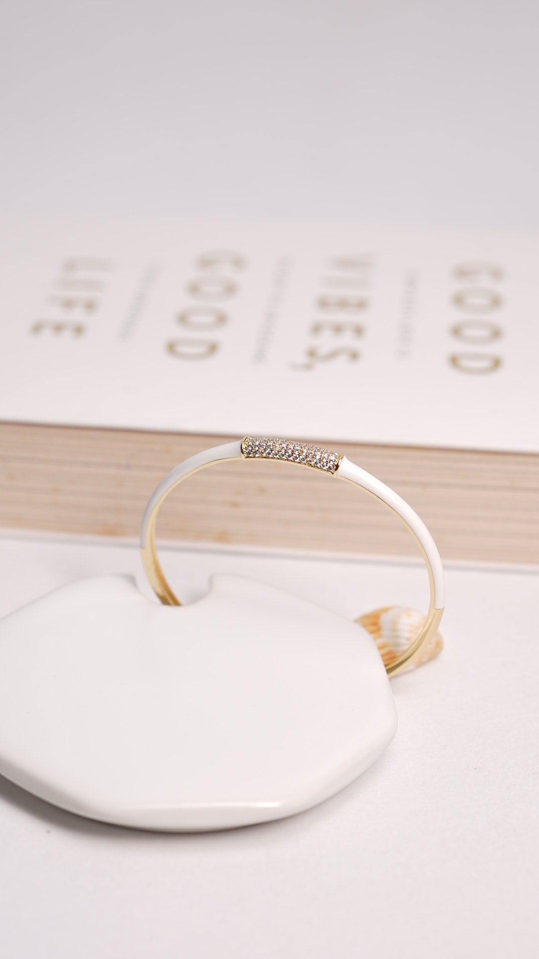 Ivory gleam bracelet