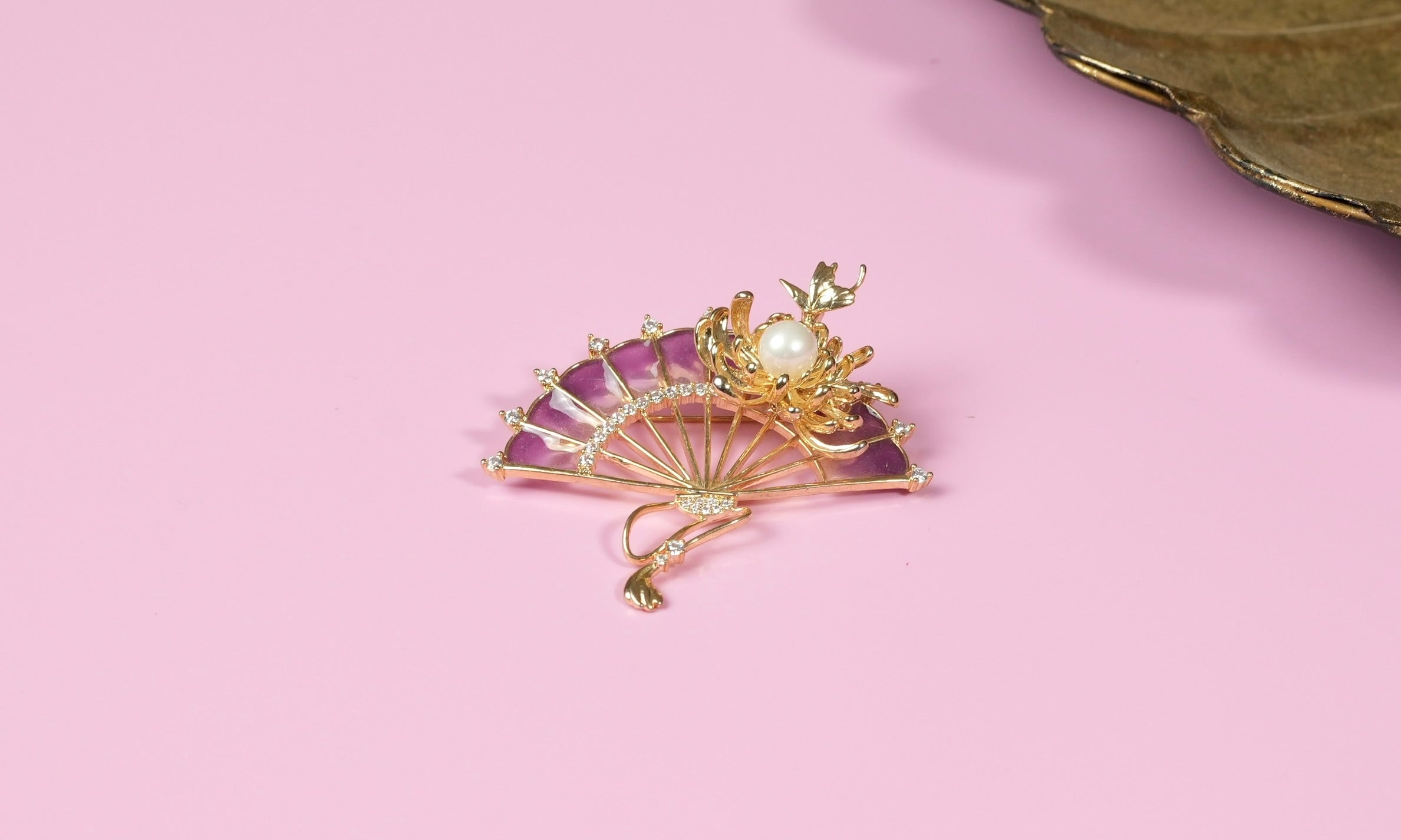Handfan Pink Brooch