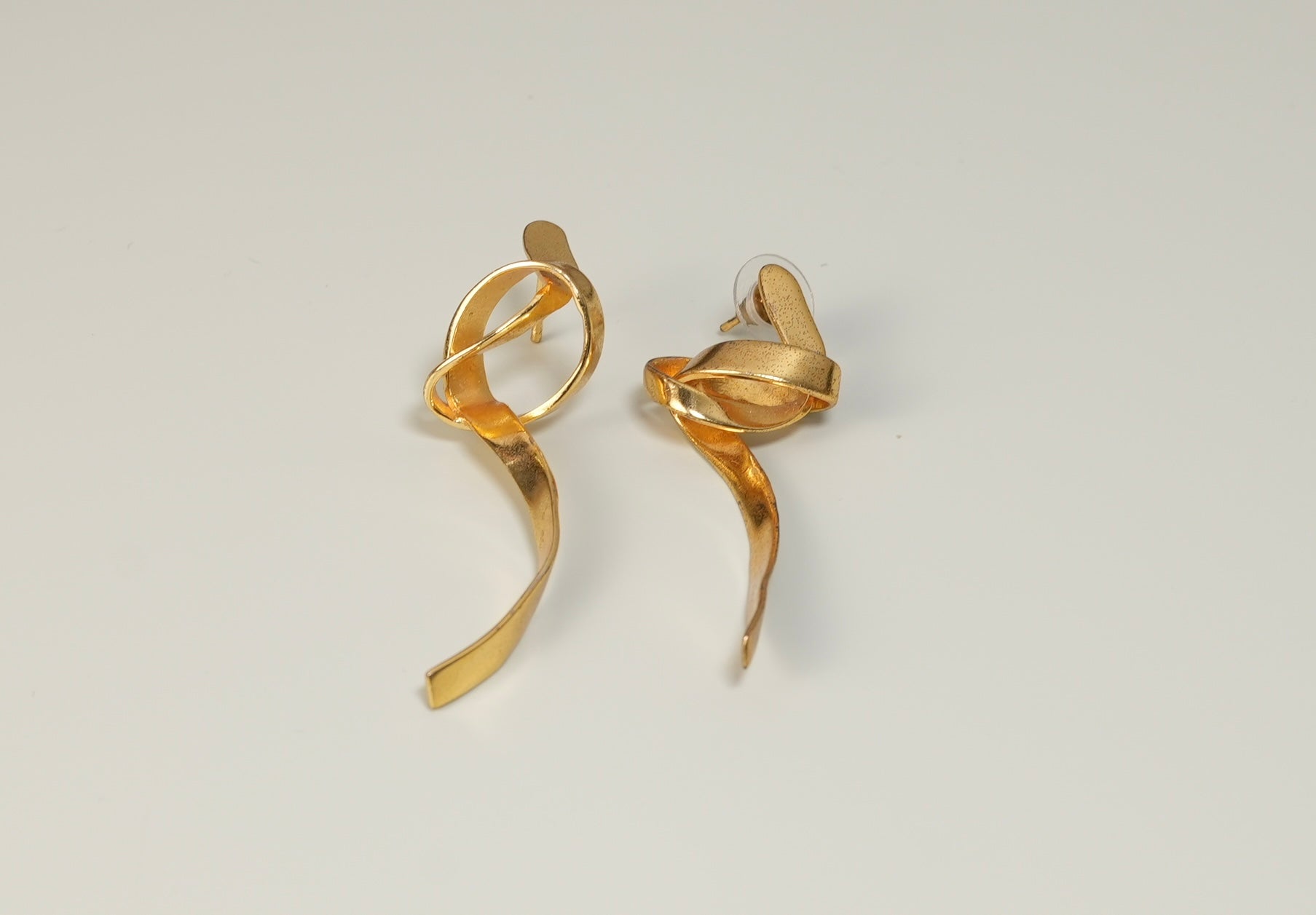 Twist long stud