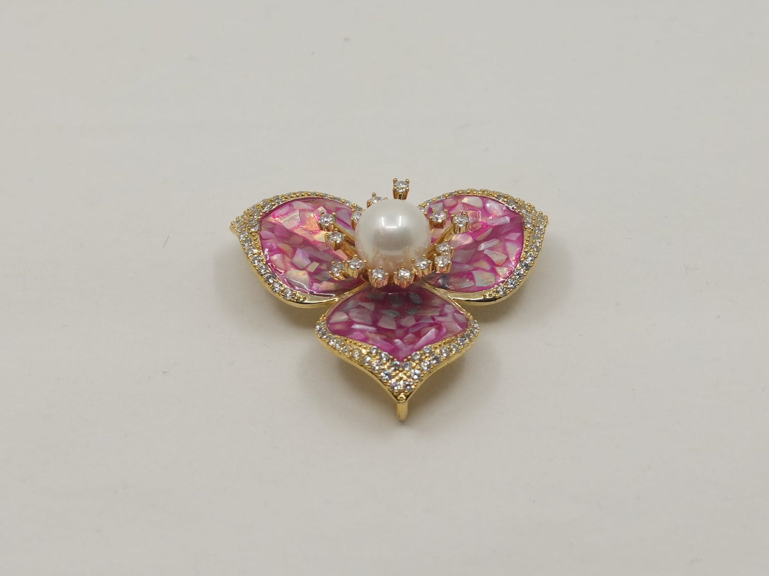 Pink pearl flower brooch