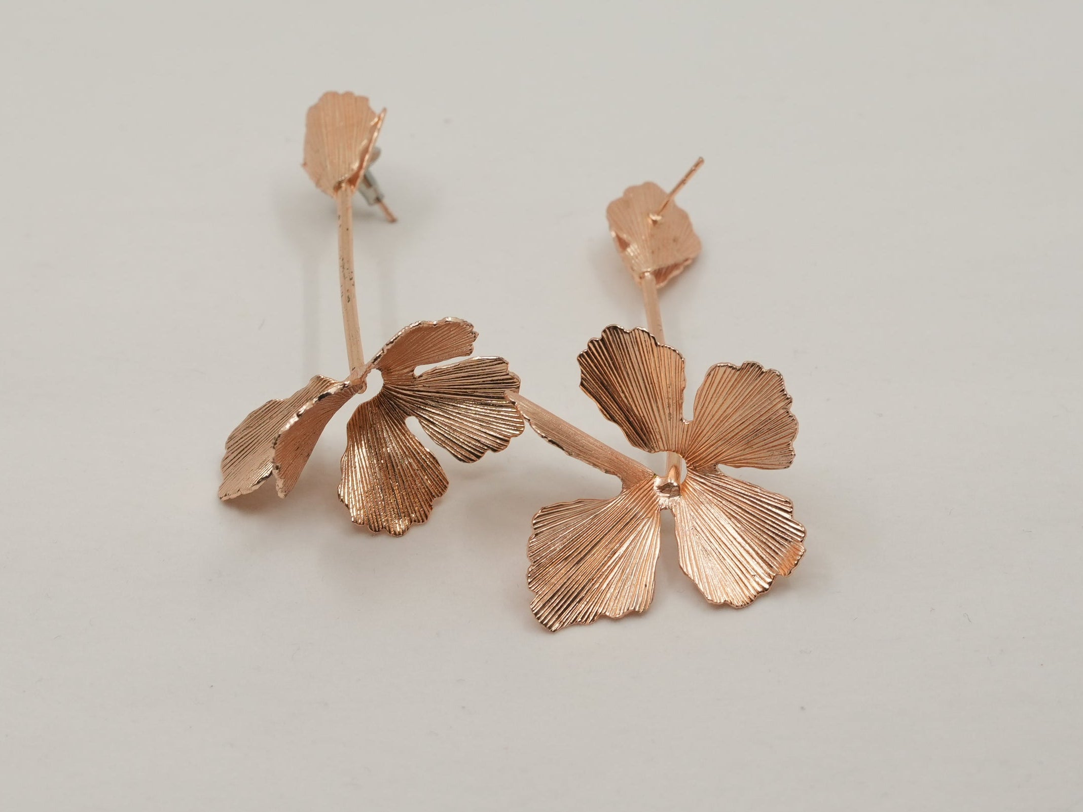 Hanging floral rose gold earrings