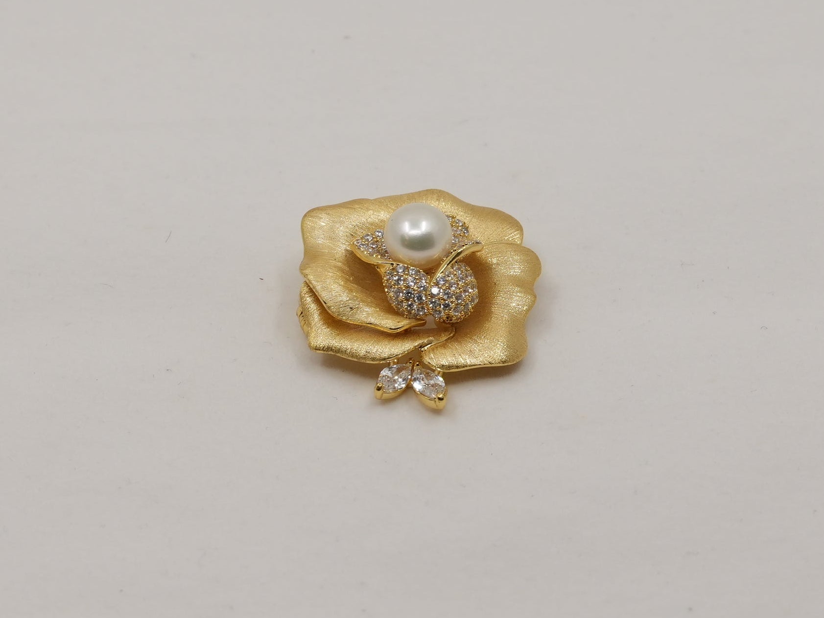 Rose pearl brooch