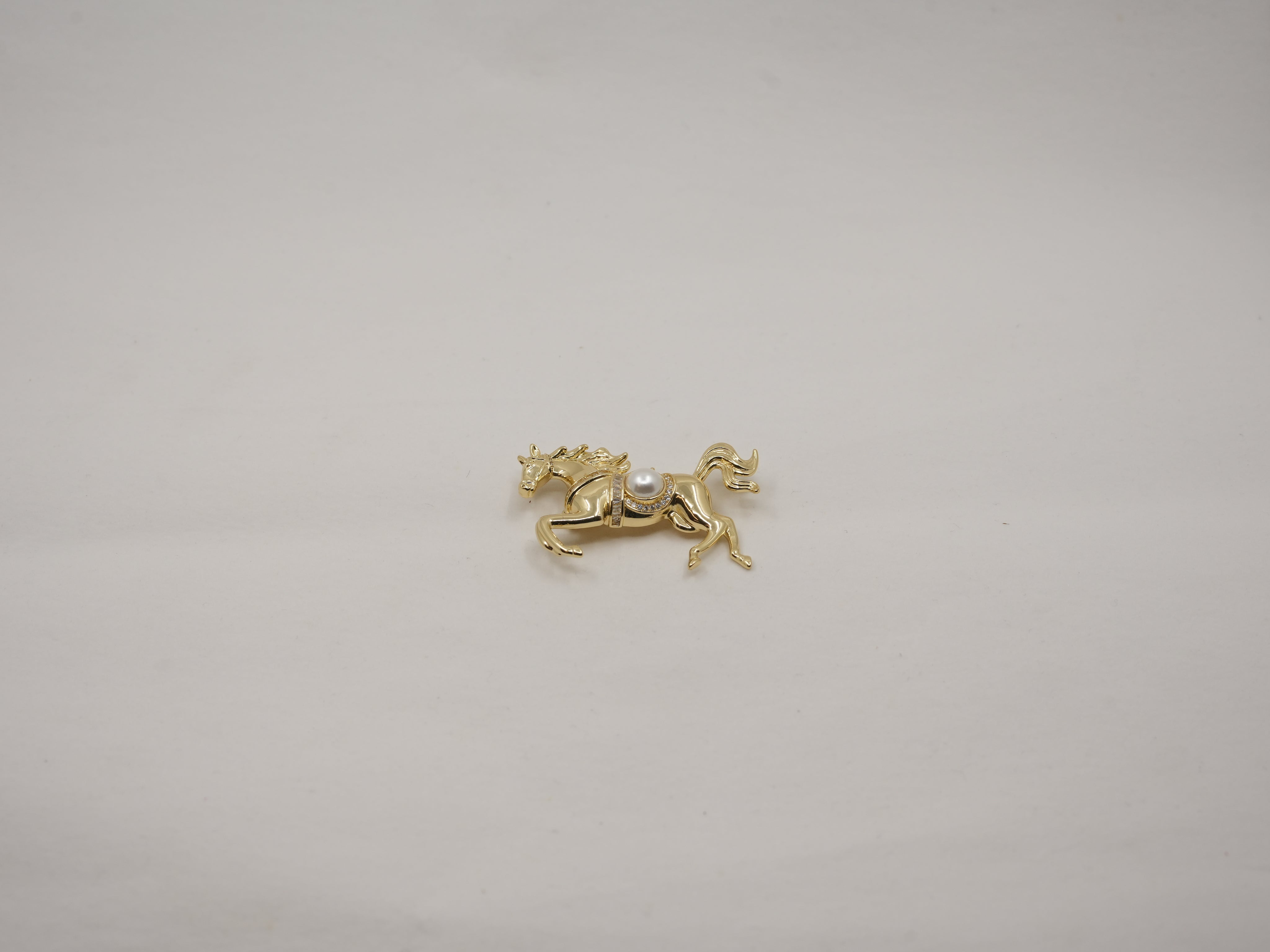 Pearl Gallop Brooch