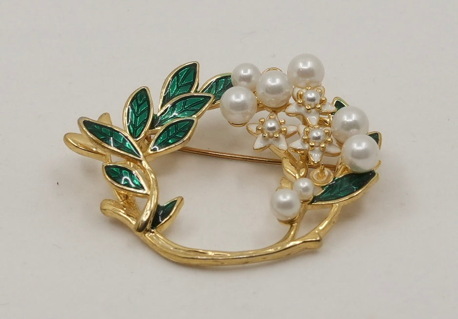 Floral crown brooch