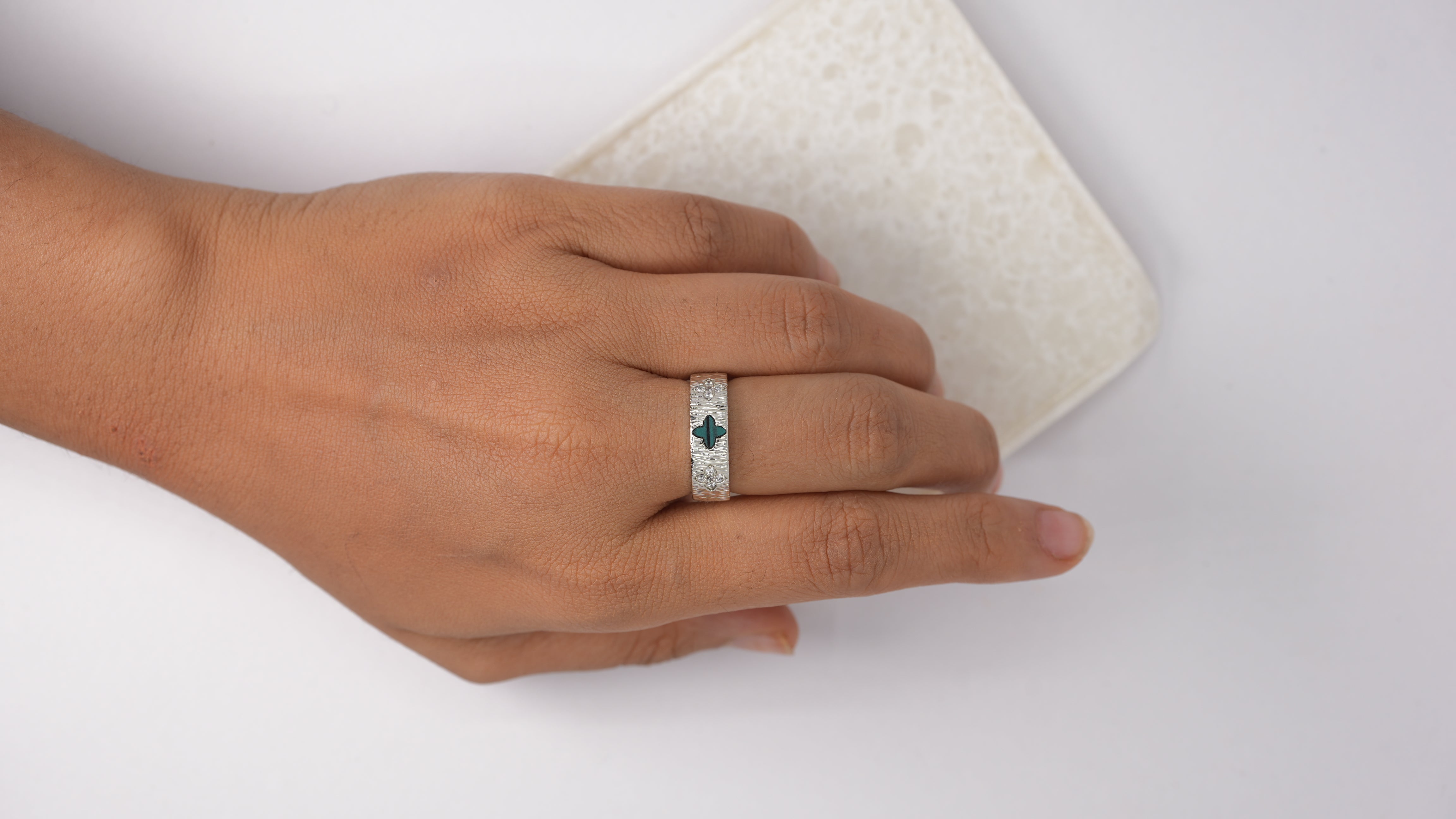 Clover Band Thick Green Ring