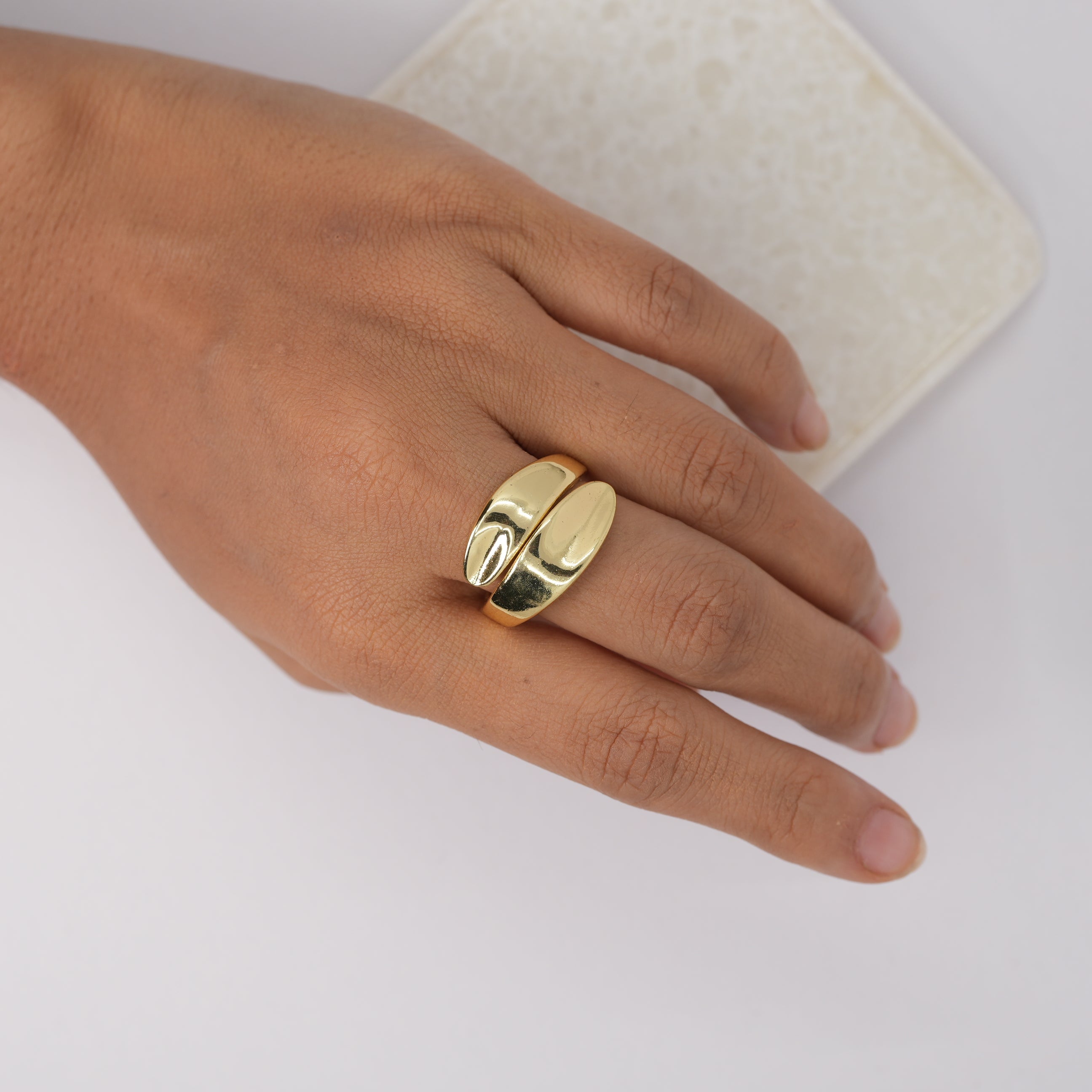 Golden Intertwine Ring