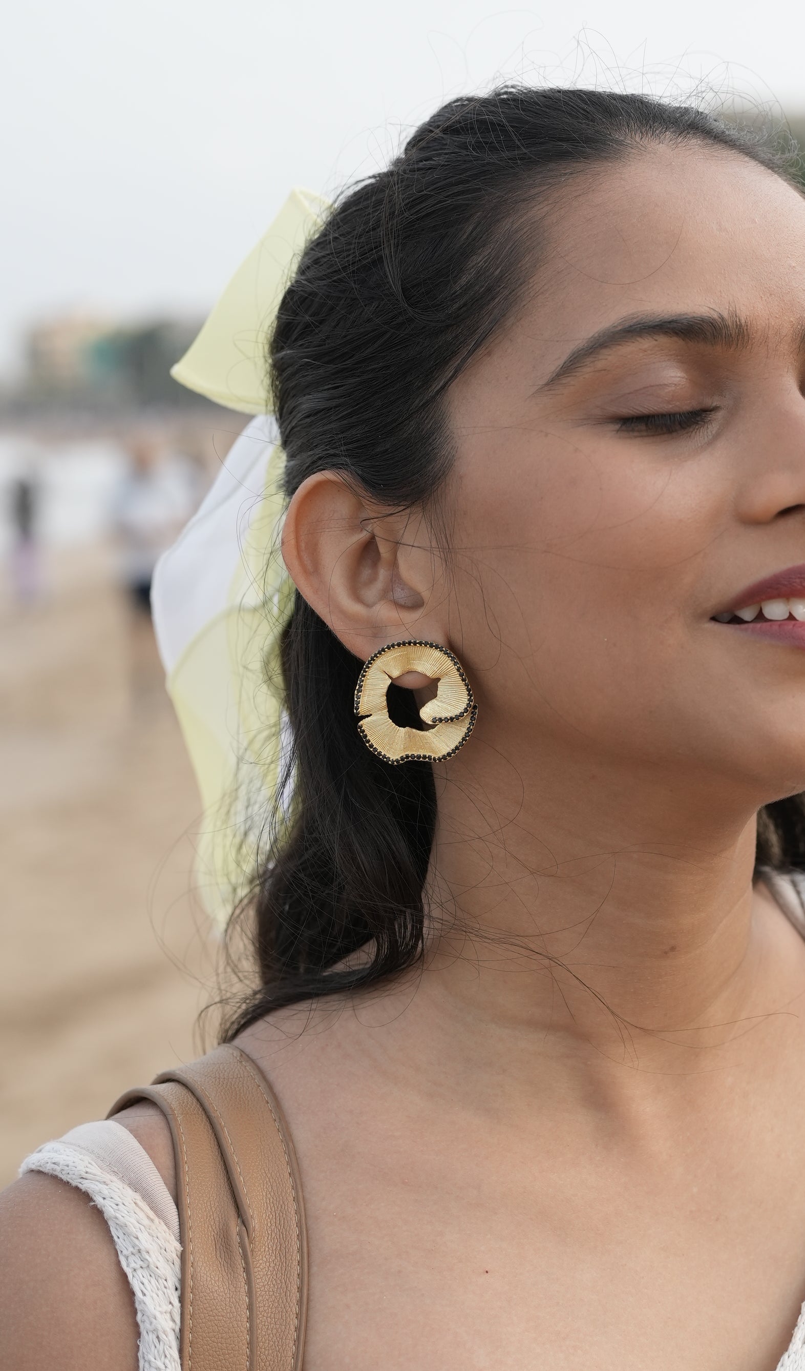 The shaving swirl stud black