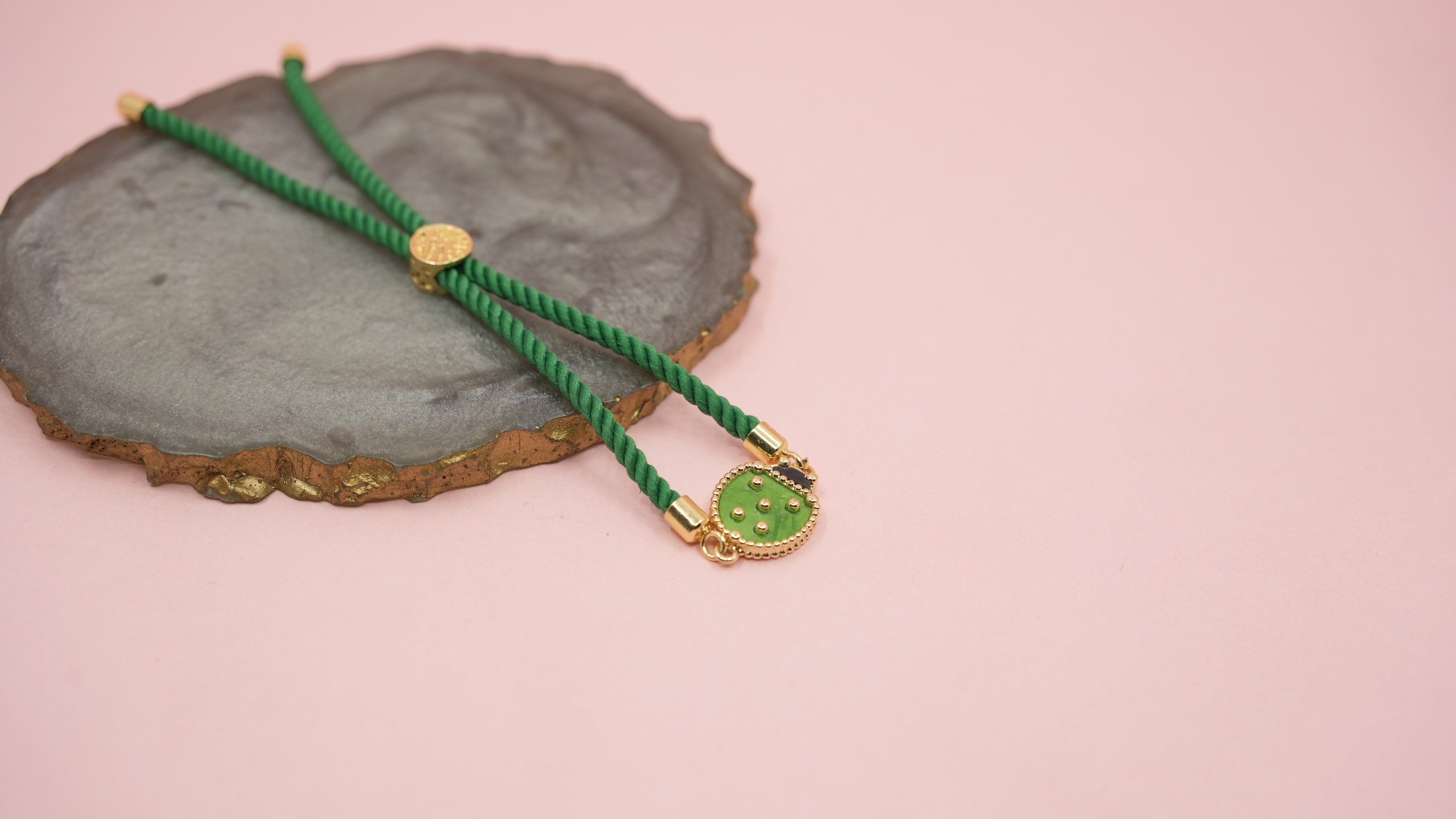Green bee chord