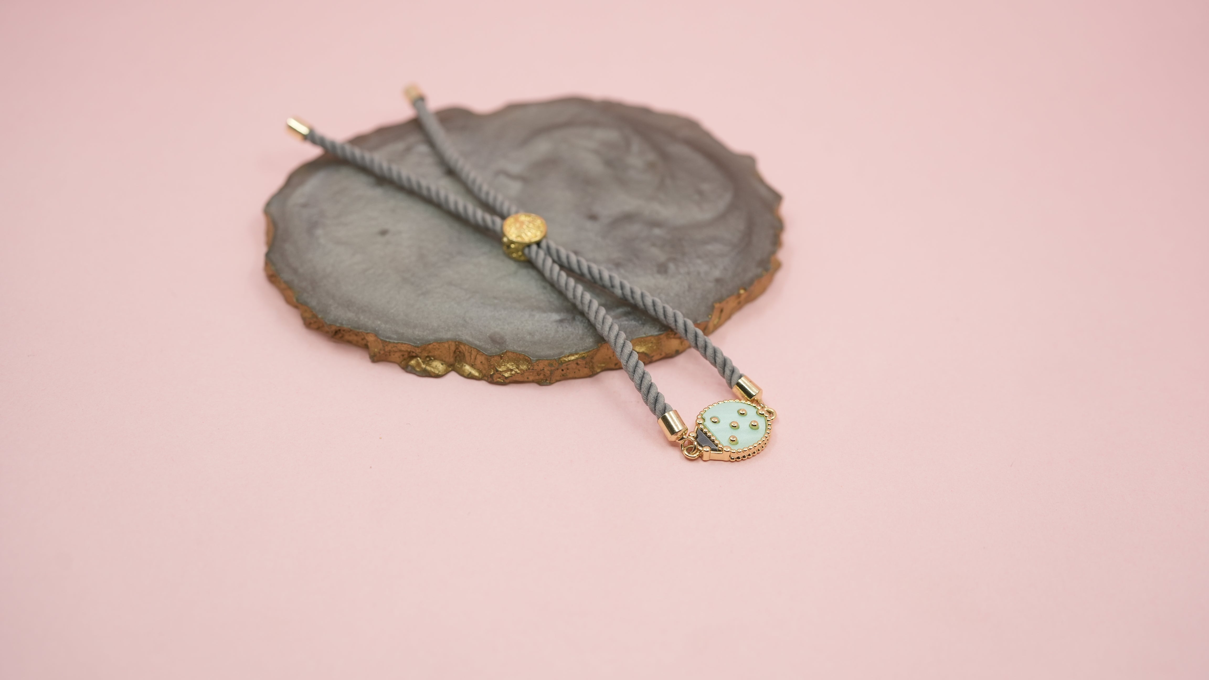Grey bee Chord