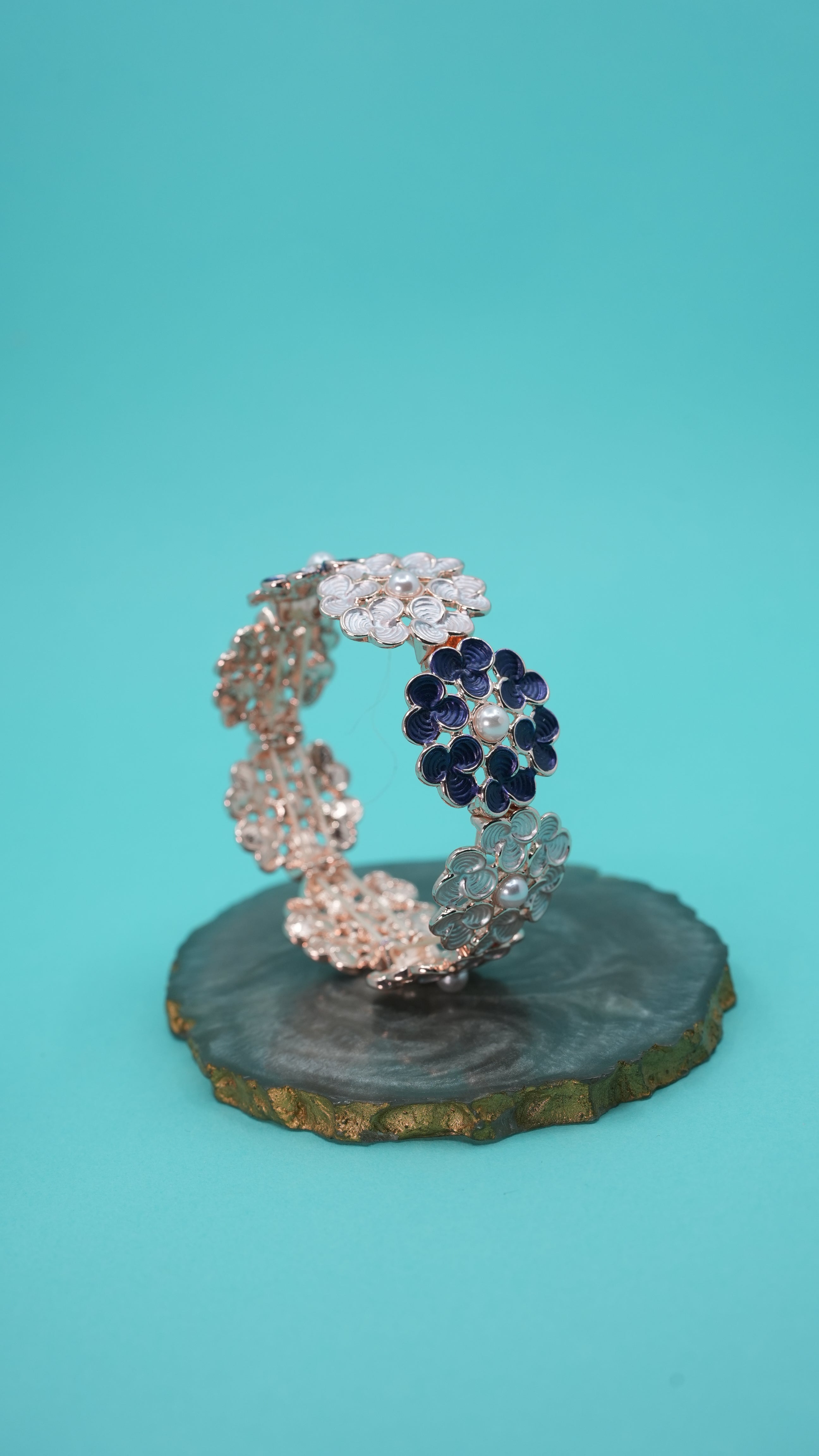 Indigo petal elastic bracelet