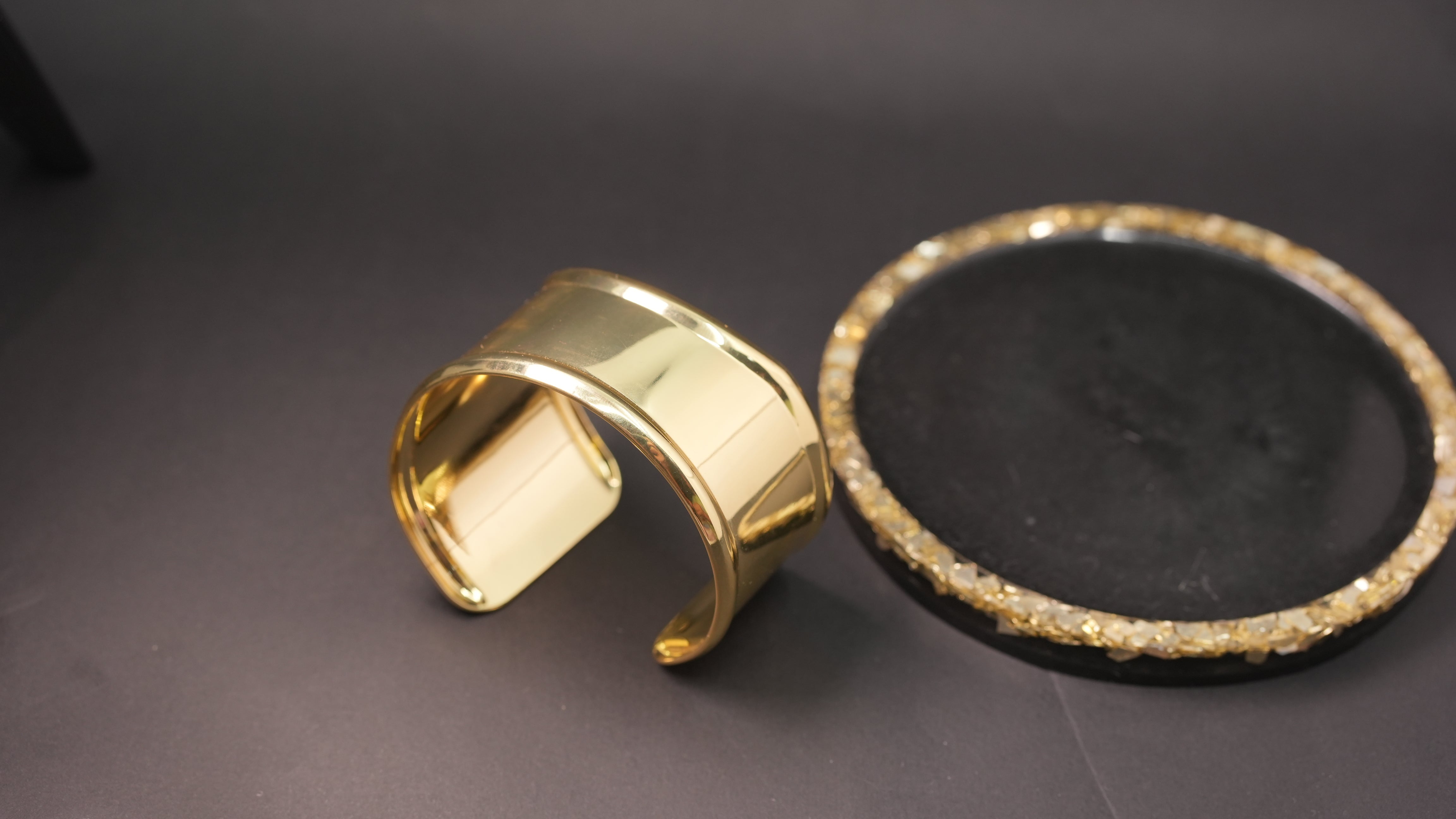 Aurum curve gold bold cuff