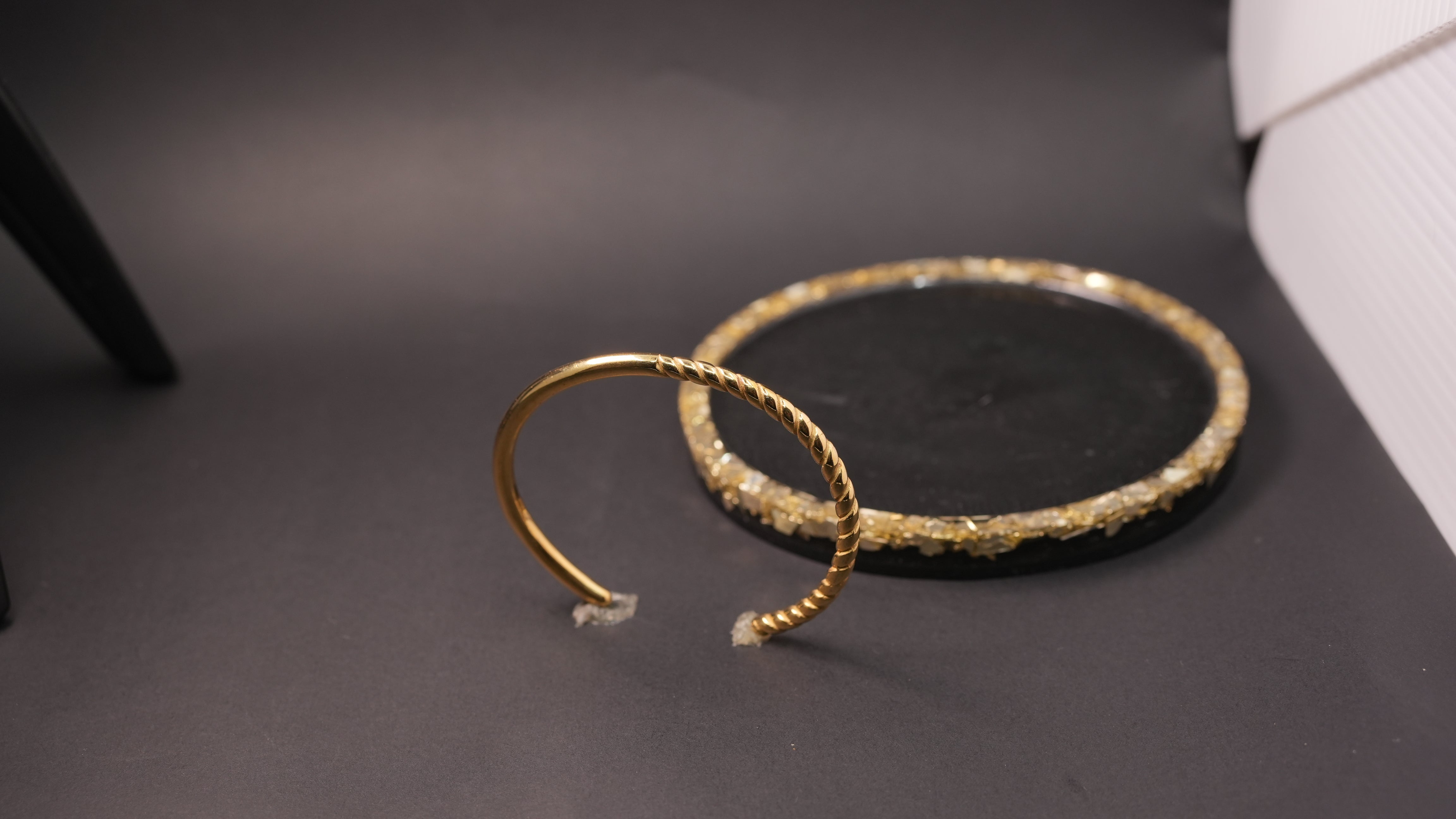 Knitted gold