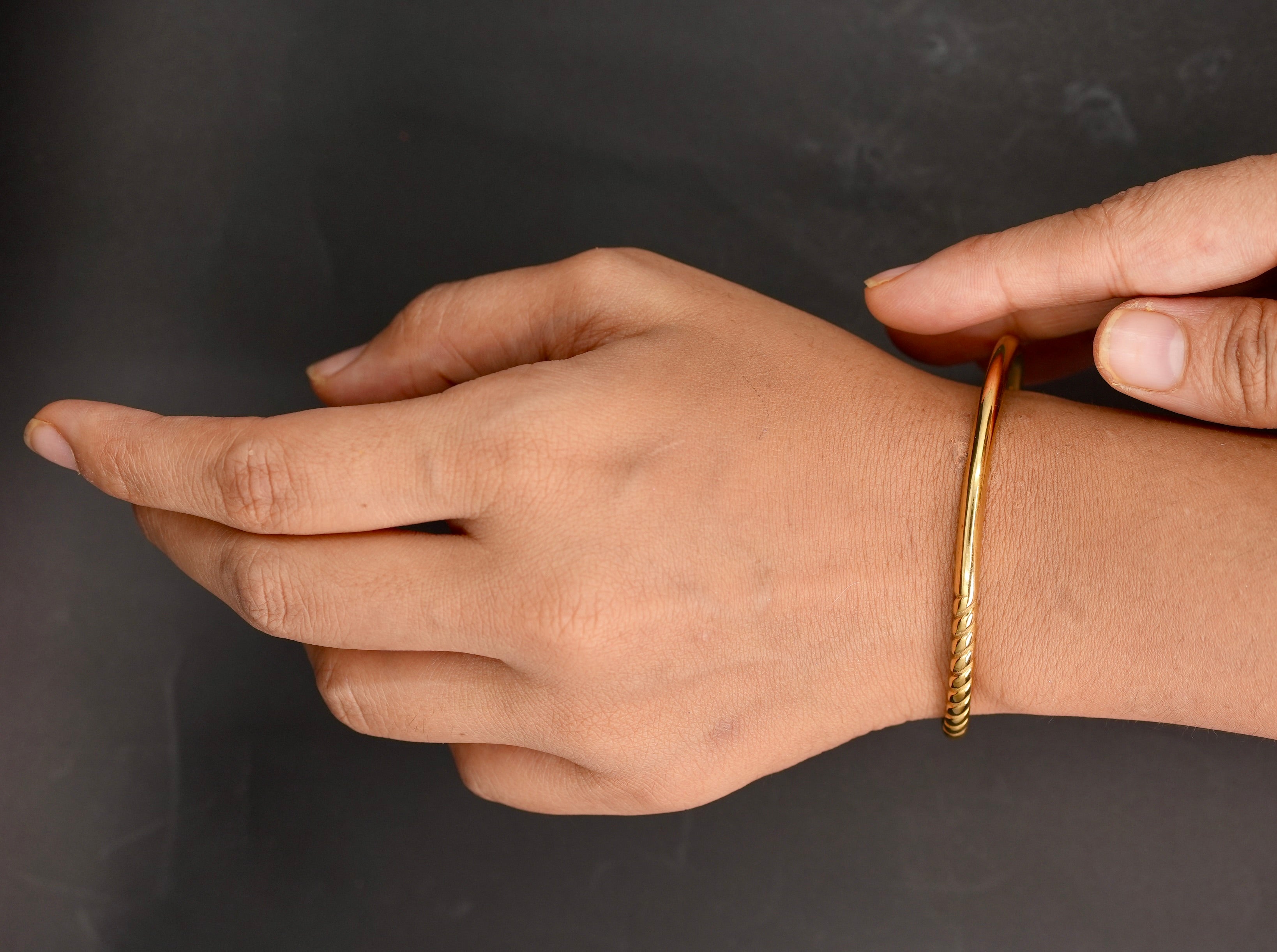 Knitted gold