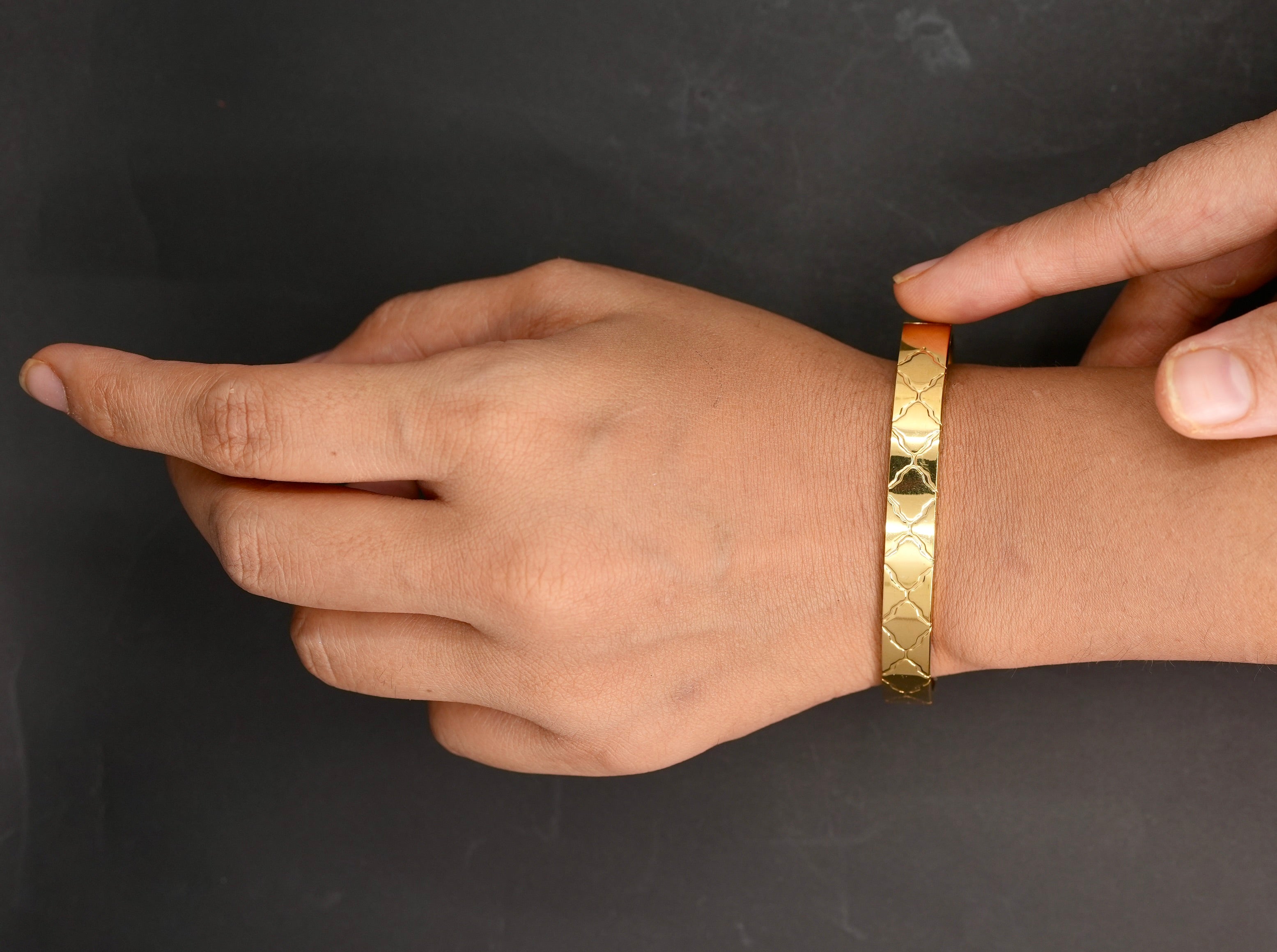 Clover glow cuff