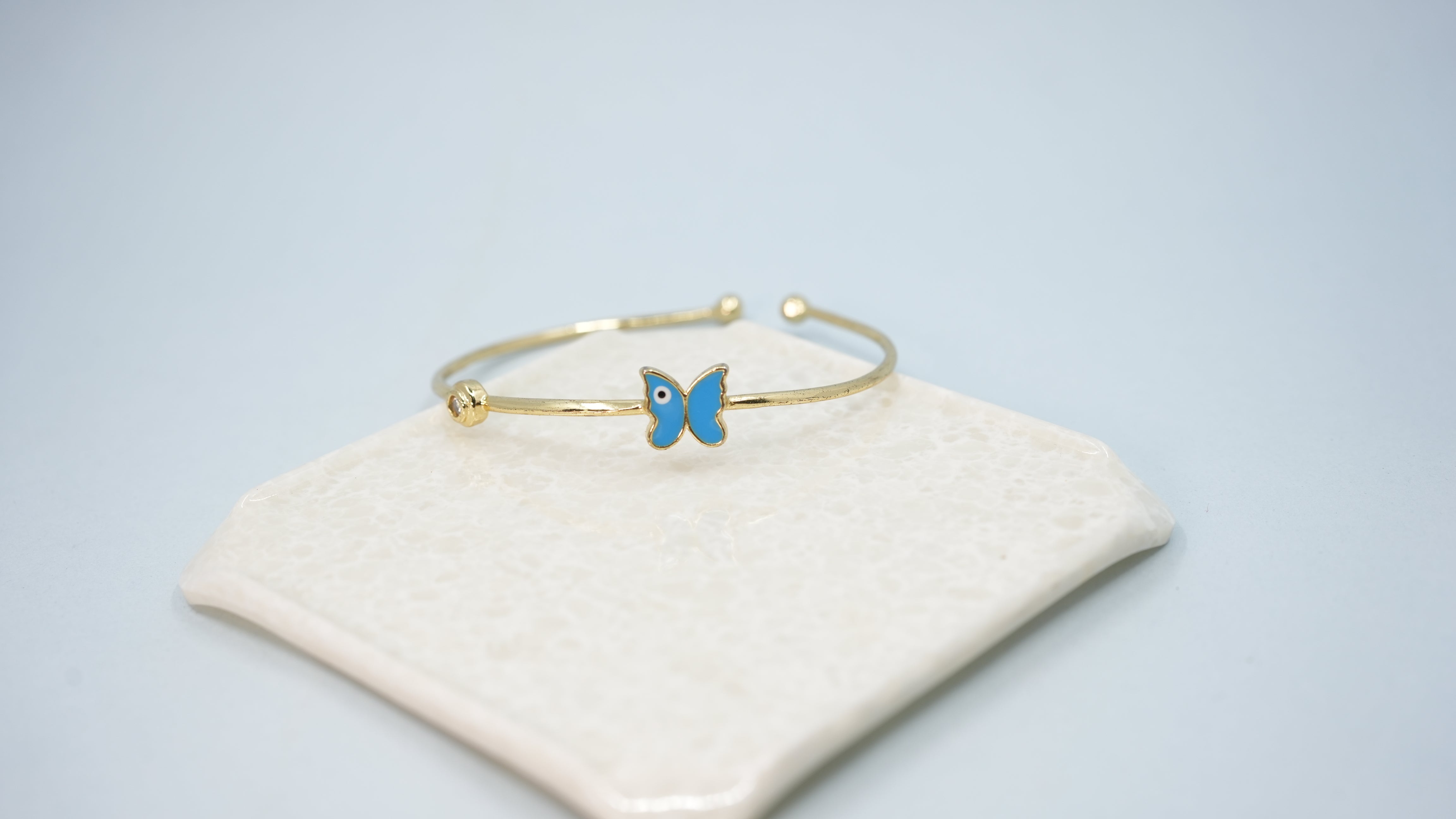 Butterfly cuff
