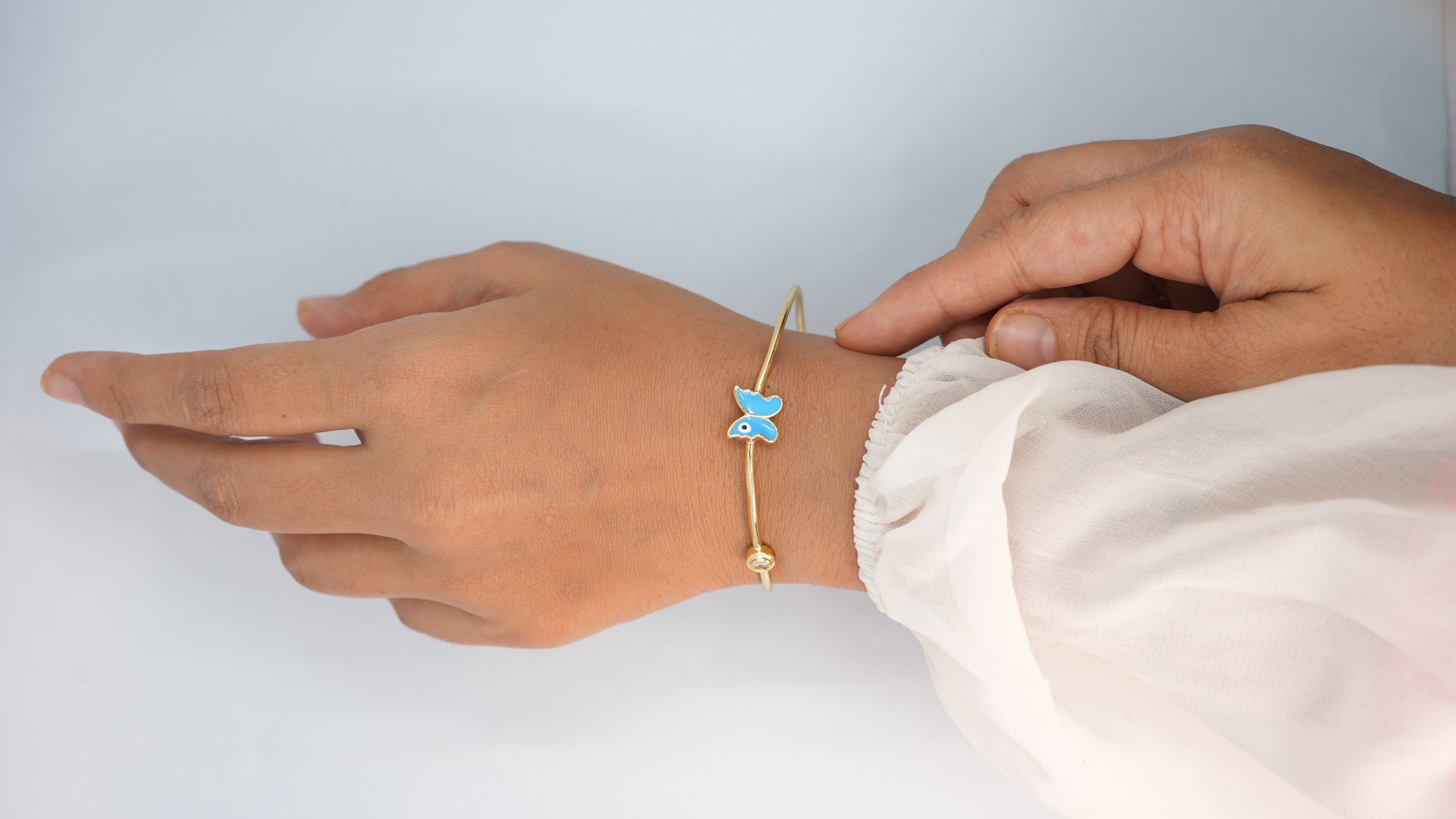 Butterfly cuff
