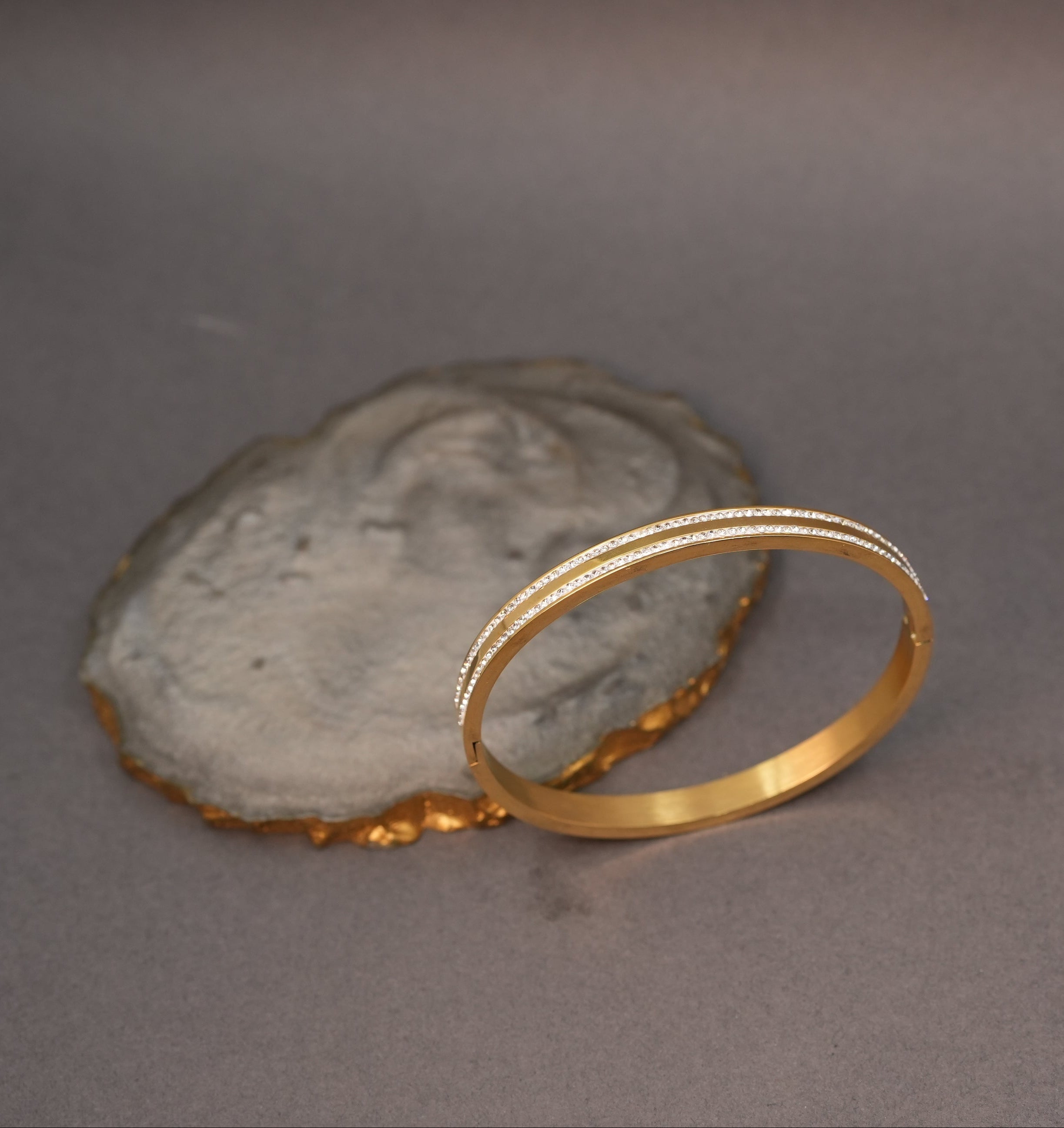 Crystal crest gold