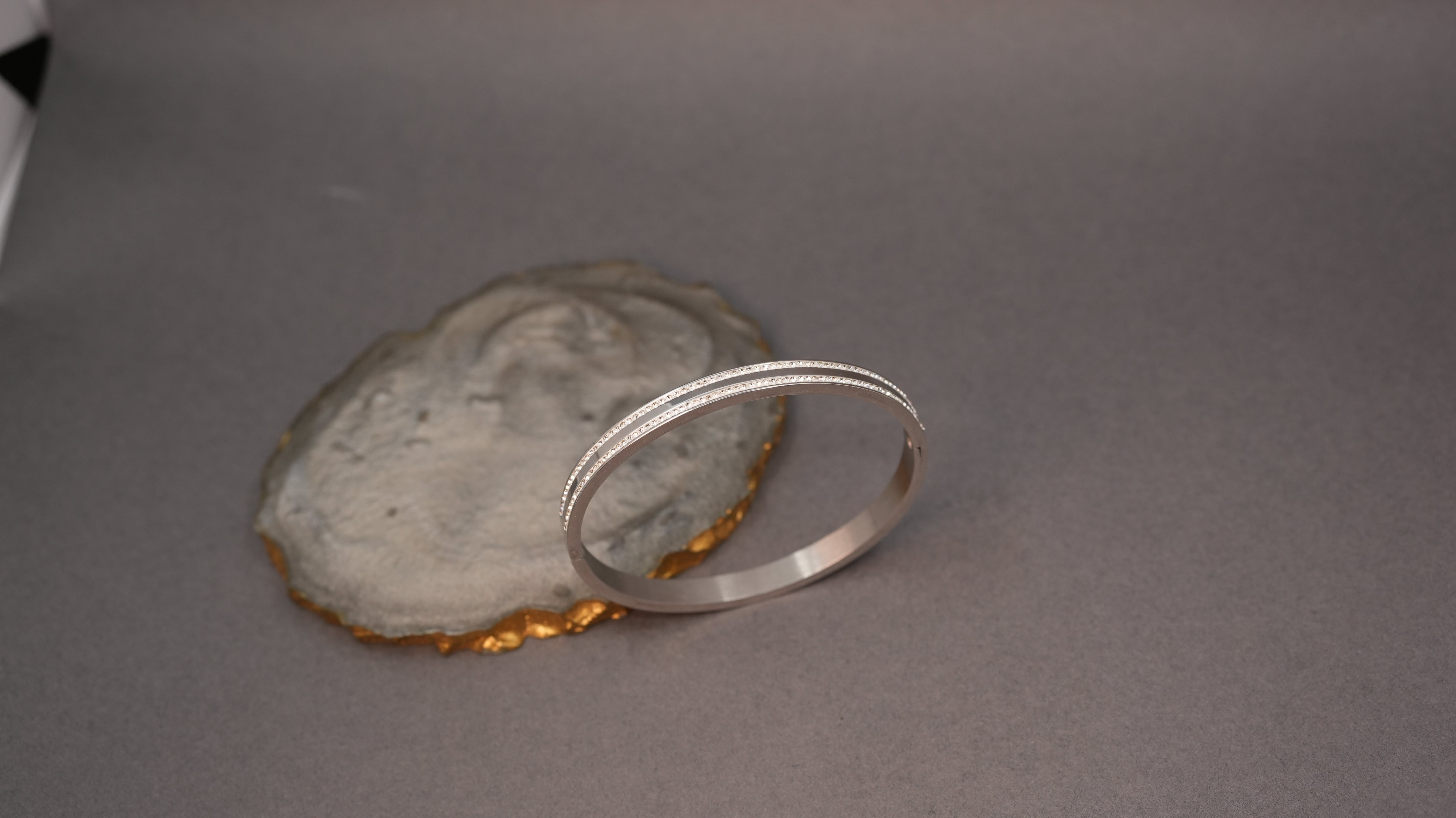 Crystal crest silver