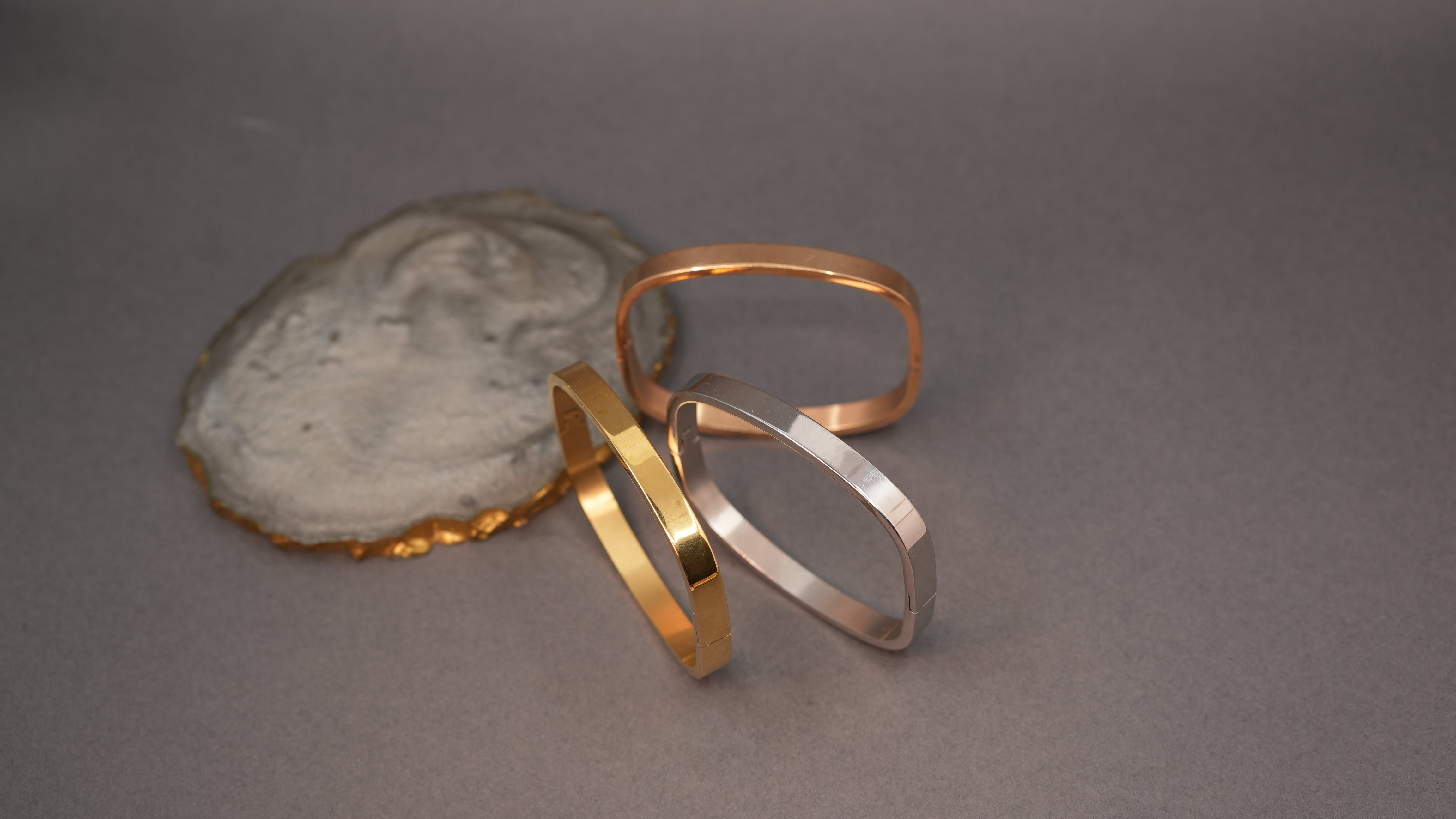 Glossy Gold Bold Sqaure (big)