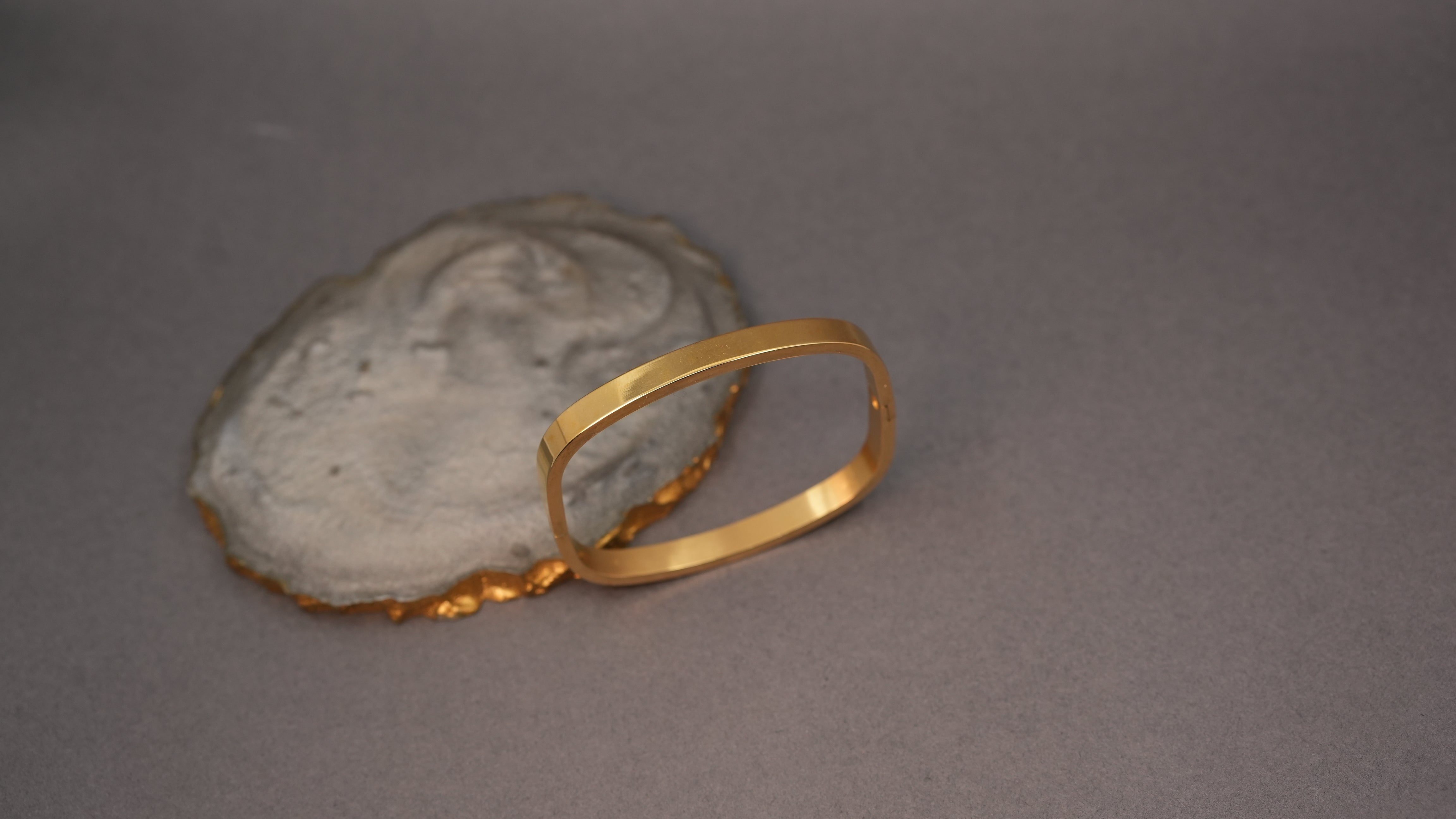 Glossy Gold Bold Square (small)