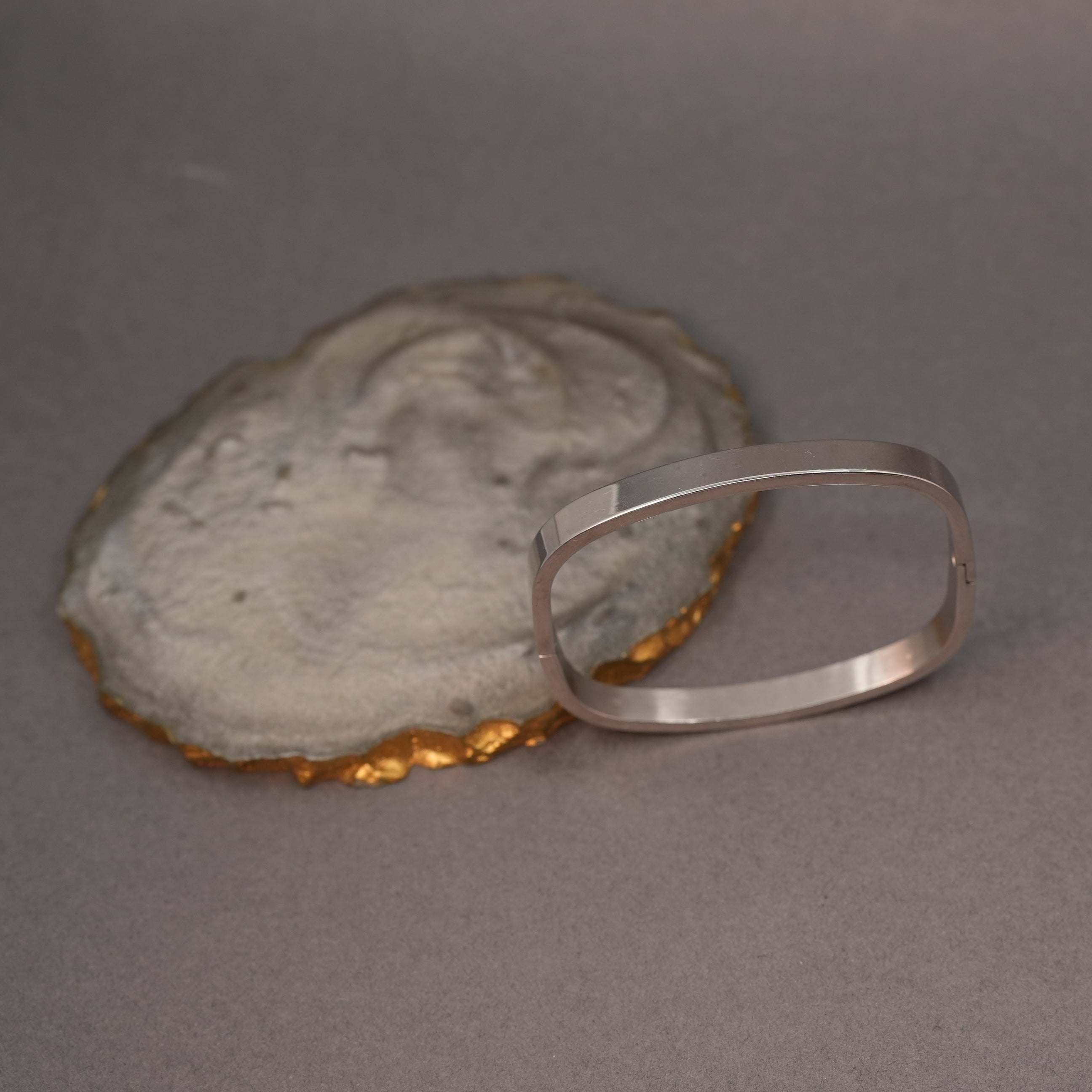 Glossy silver bold square (small)