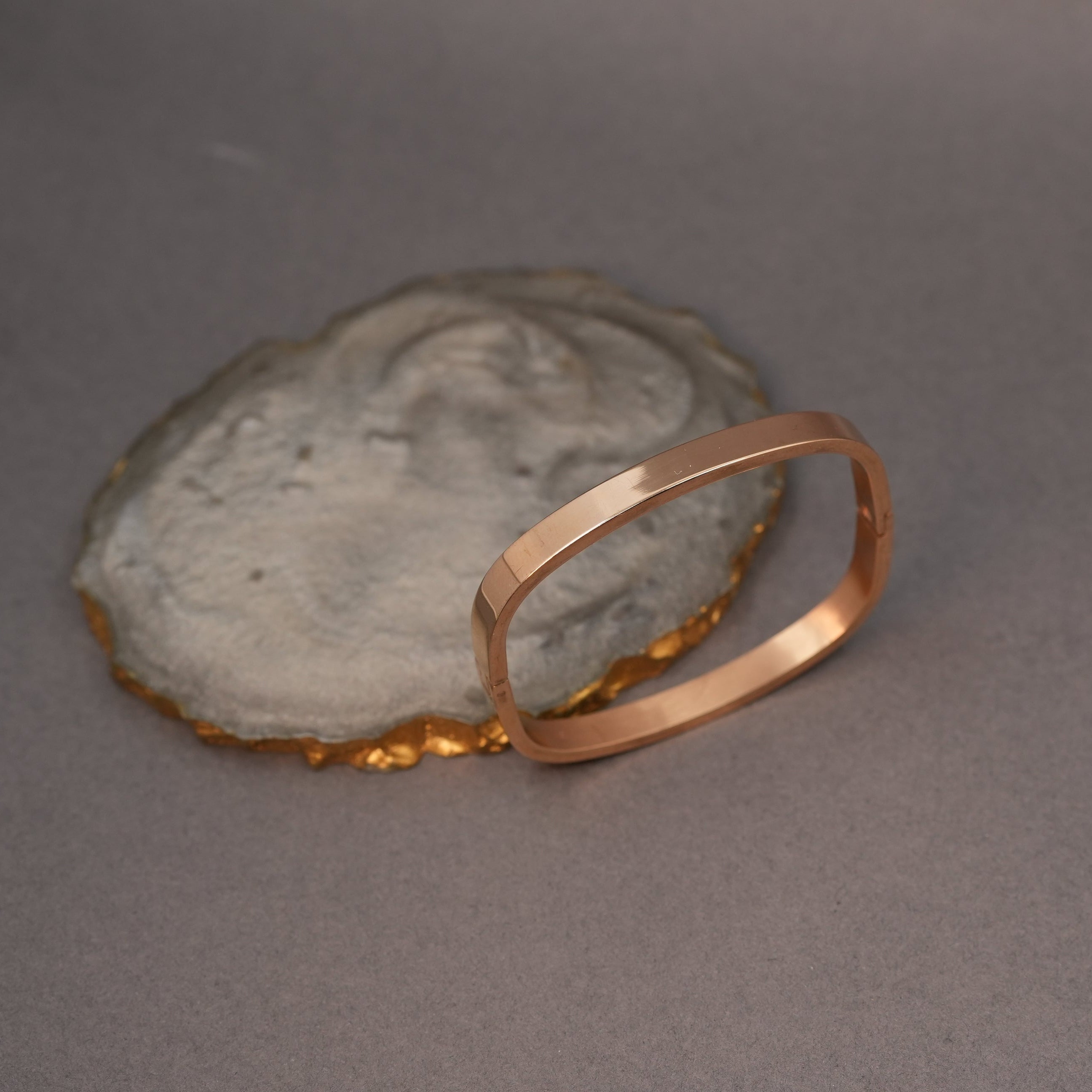 Glossy rosegold bold square (Small)