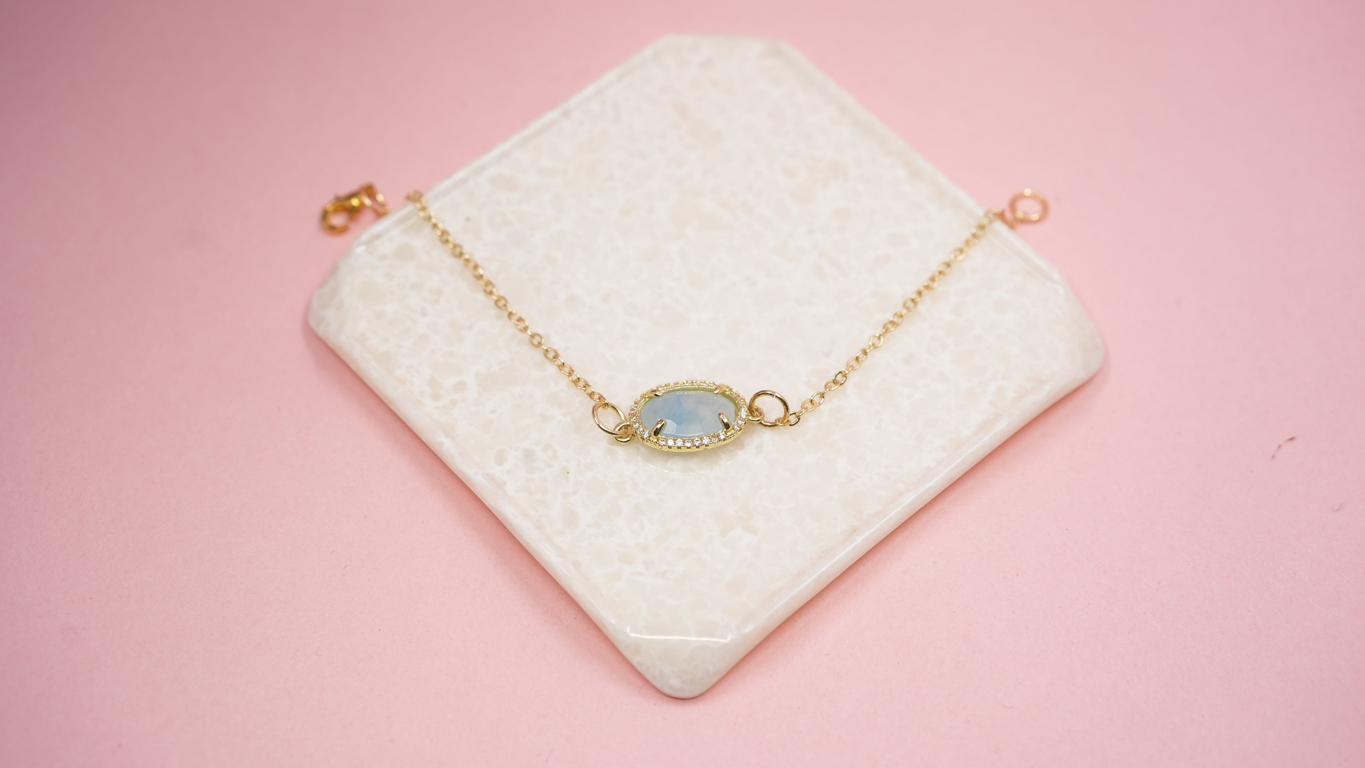 Azure oval cut