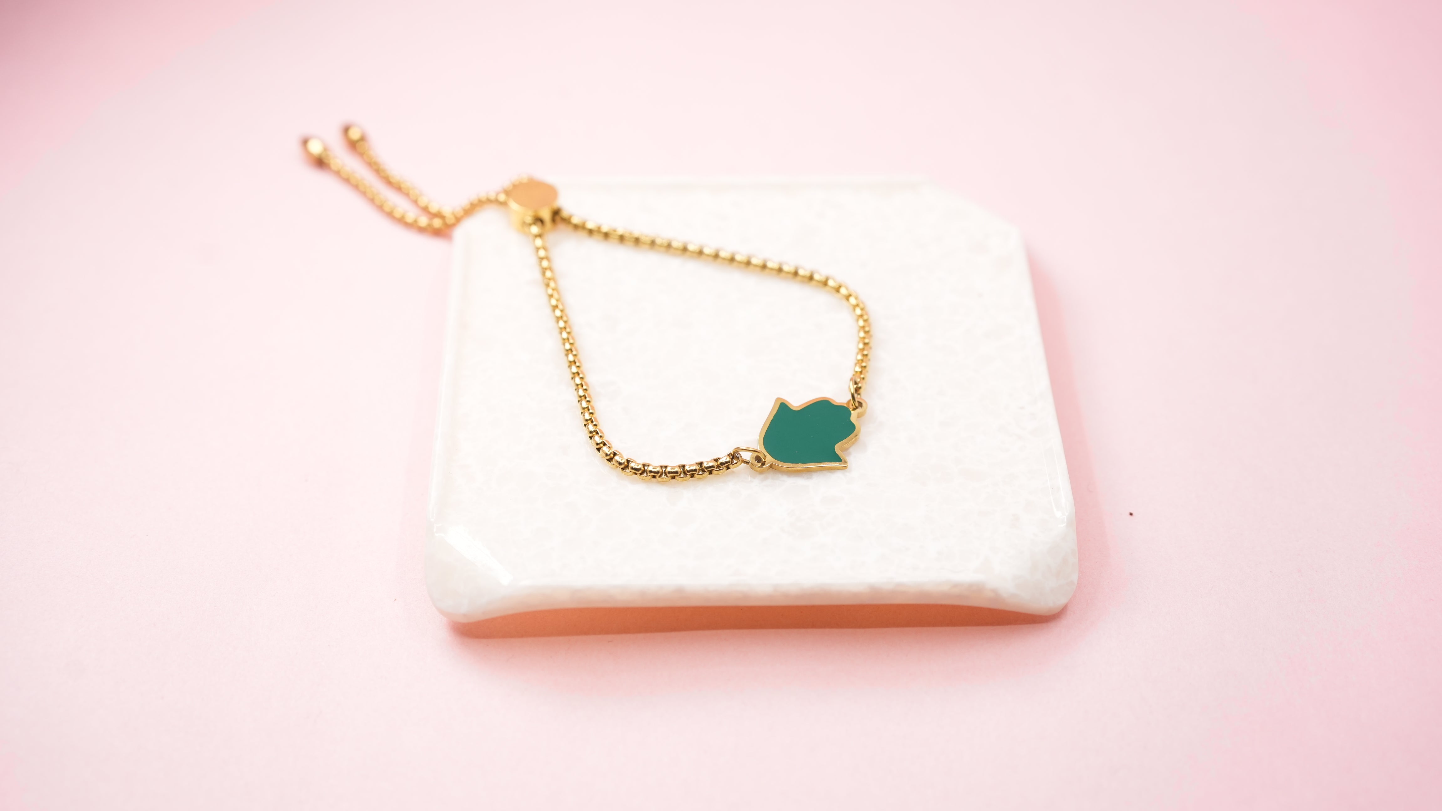 Green hamsa