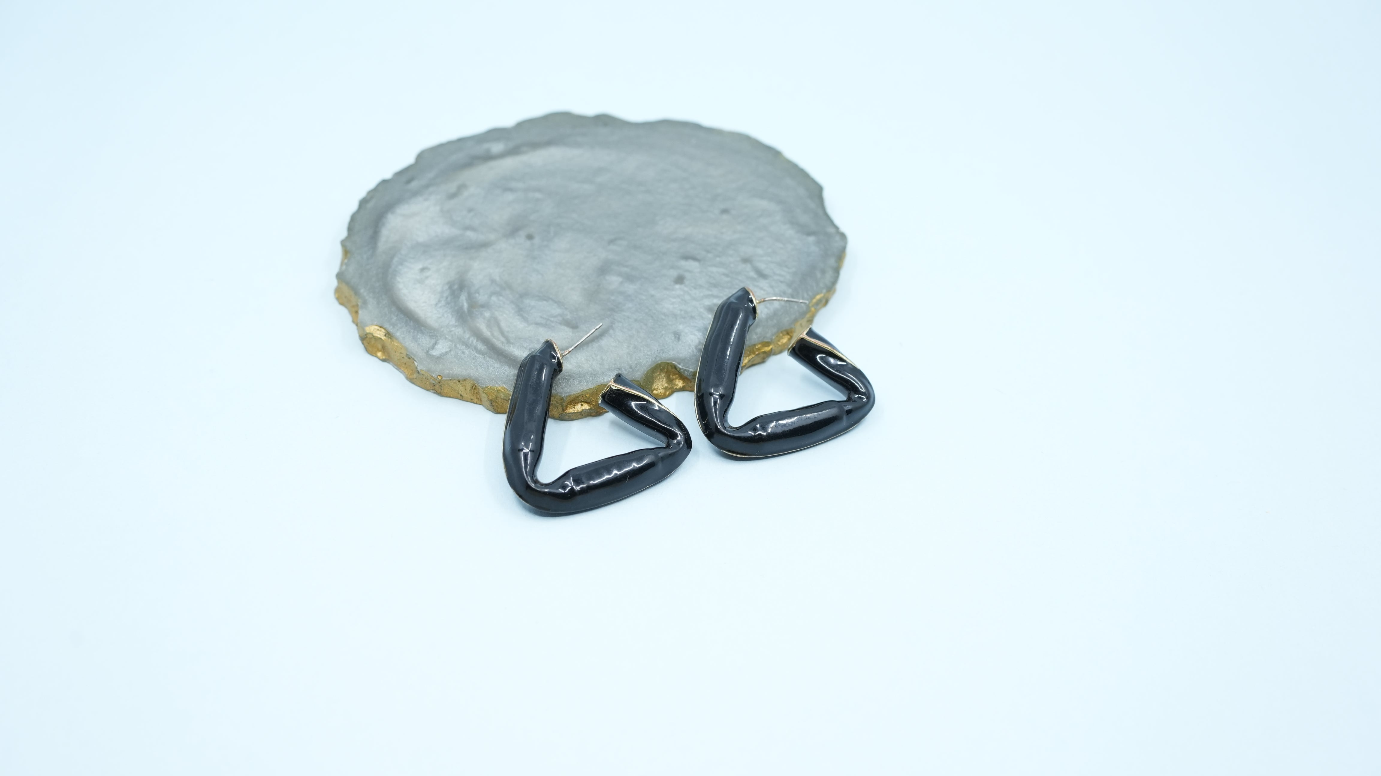 Chunky Triangle black
