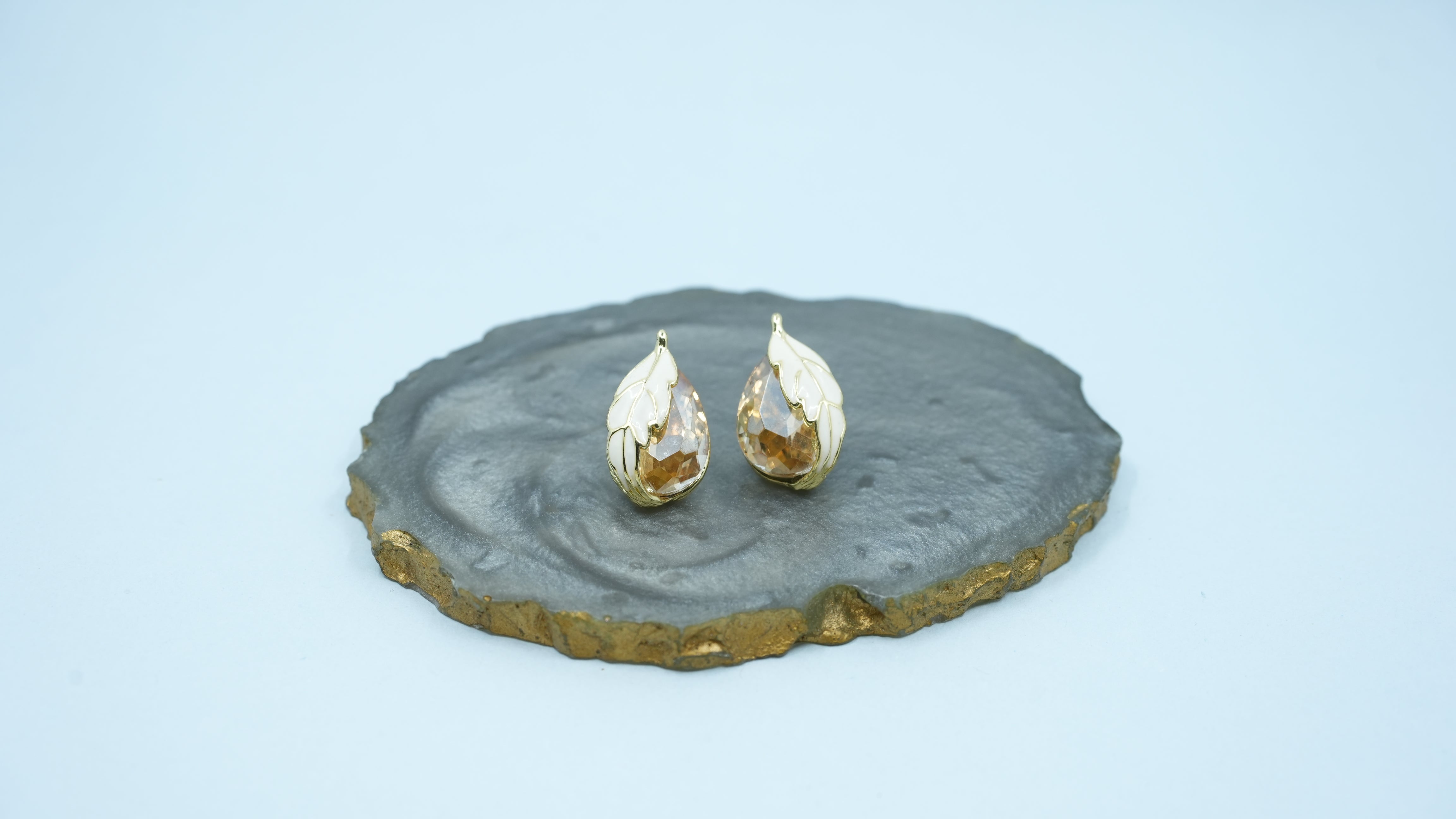 Leaf stone