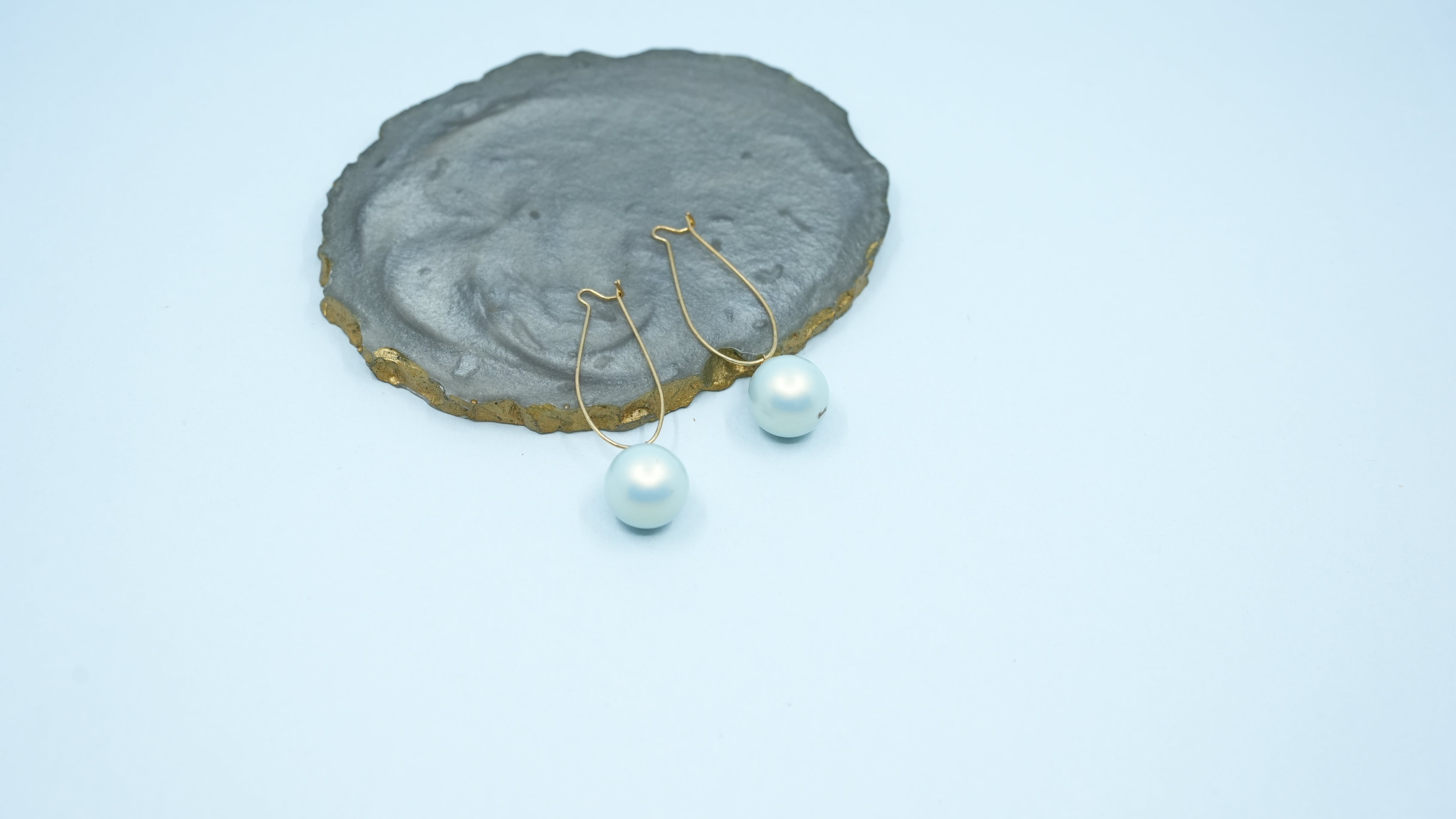 Skyline pearl Dangler