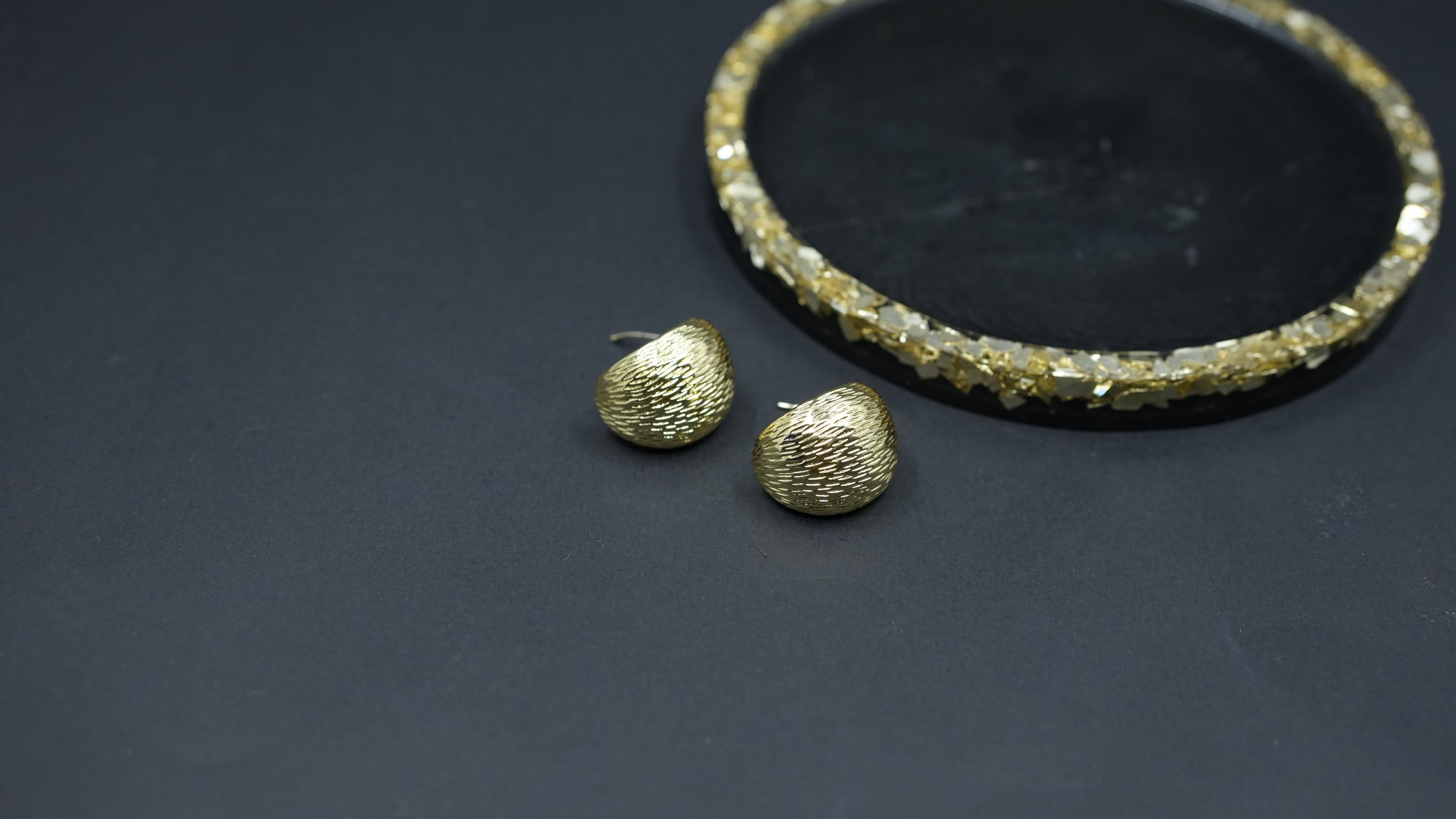 Textured small hoop