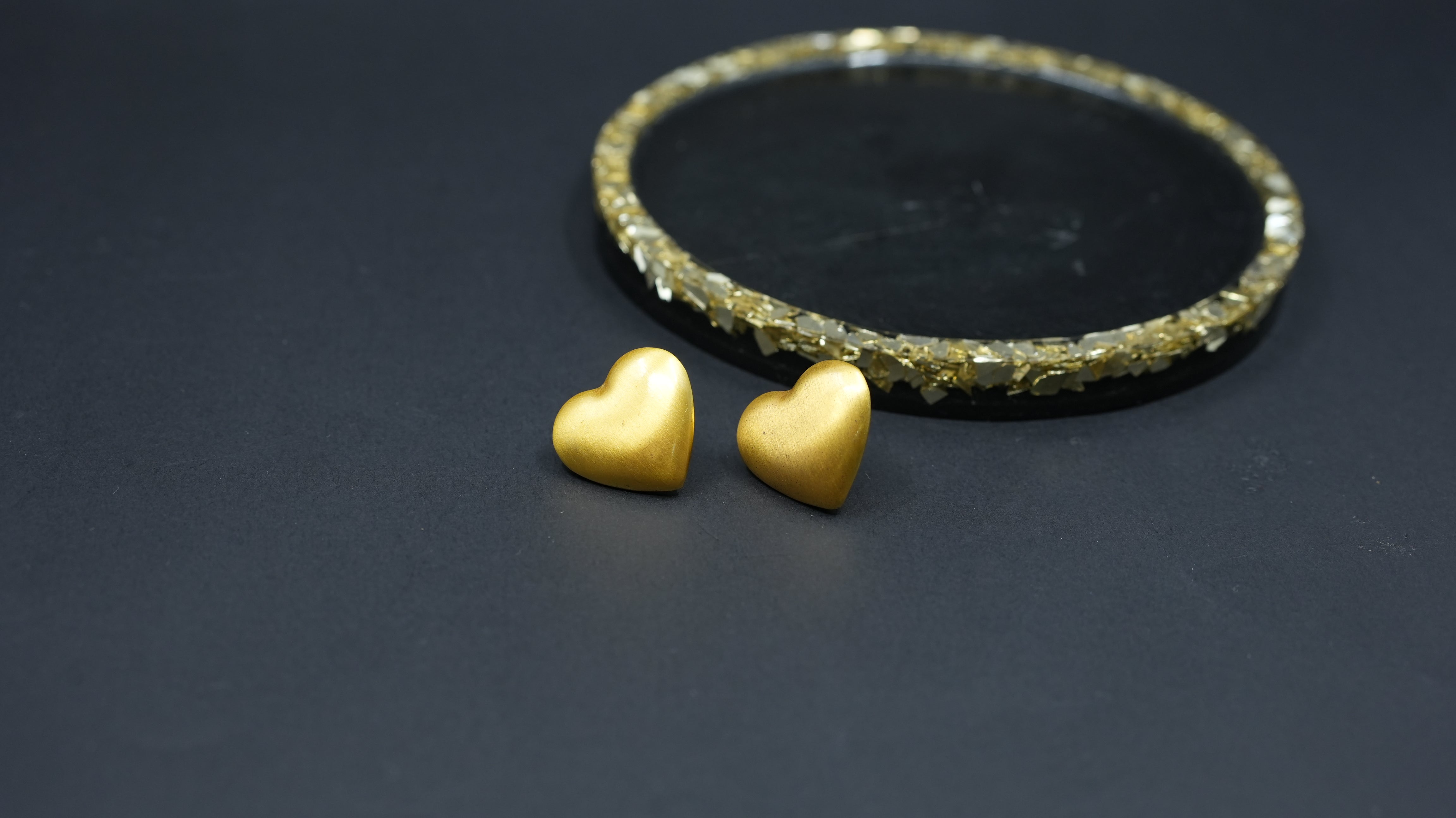 Matte heart stud