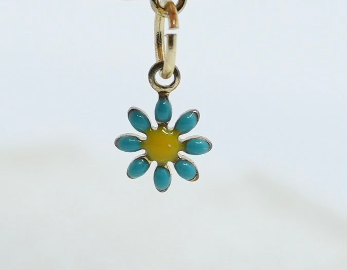 Daisy Blue Charm