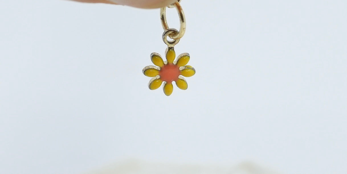 Daisy Yellow Charm
