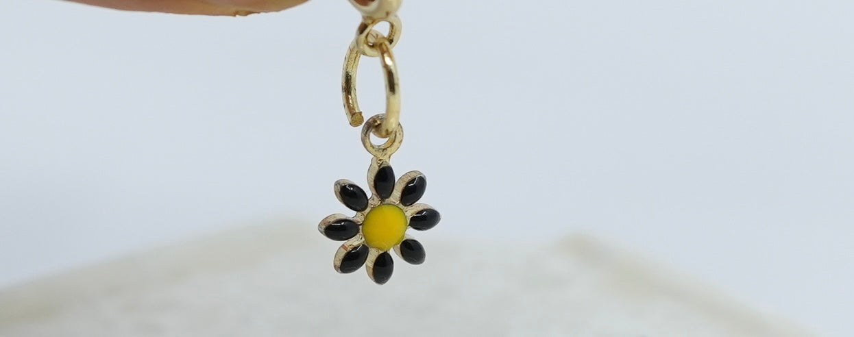 Black Diasy Charm